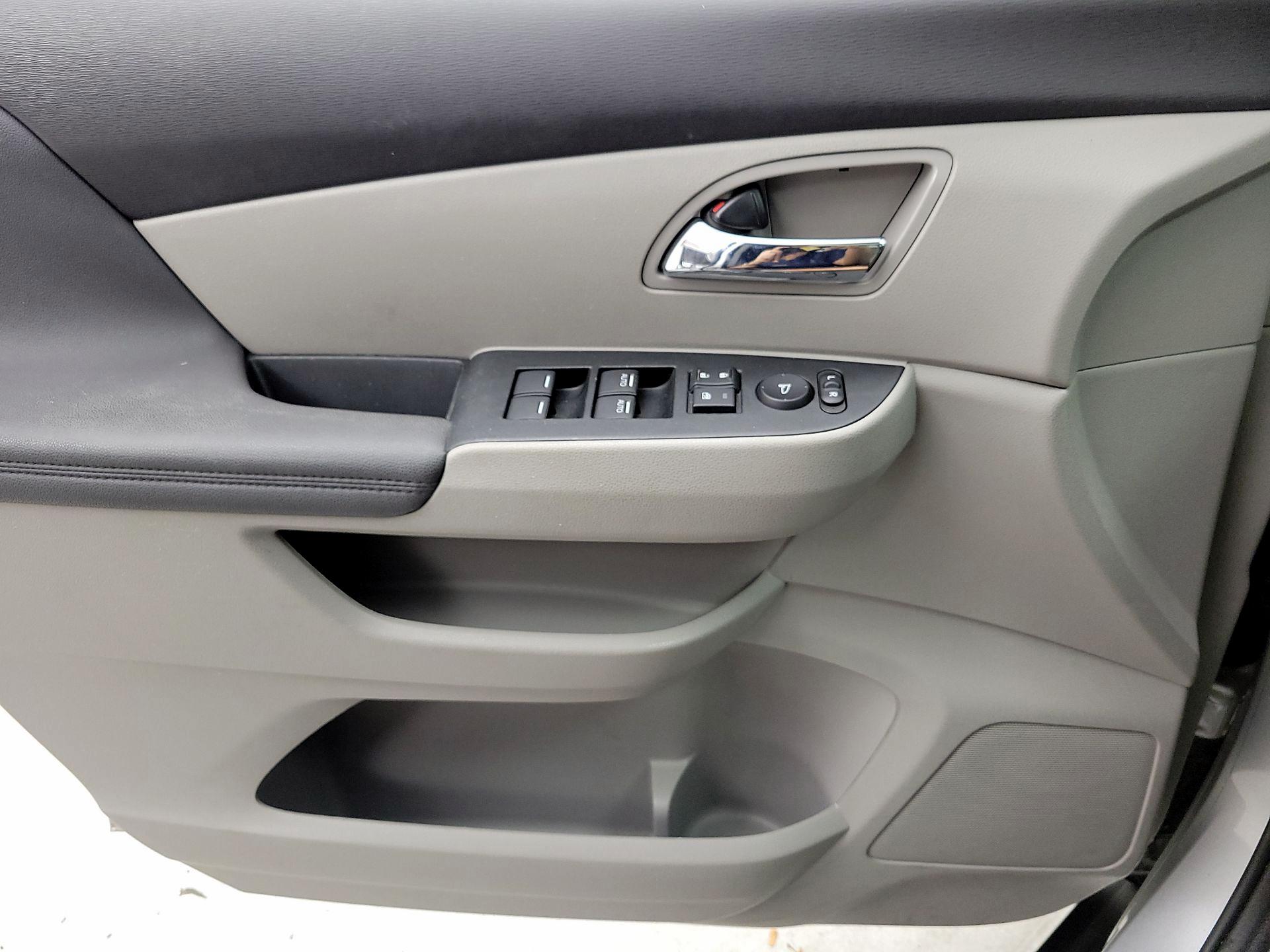 Thumbnail: 2015 Honda Odyssey - 12