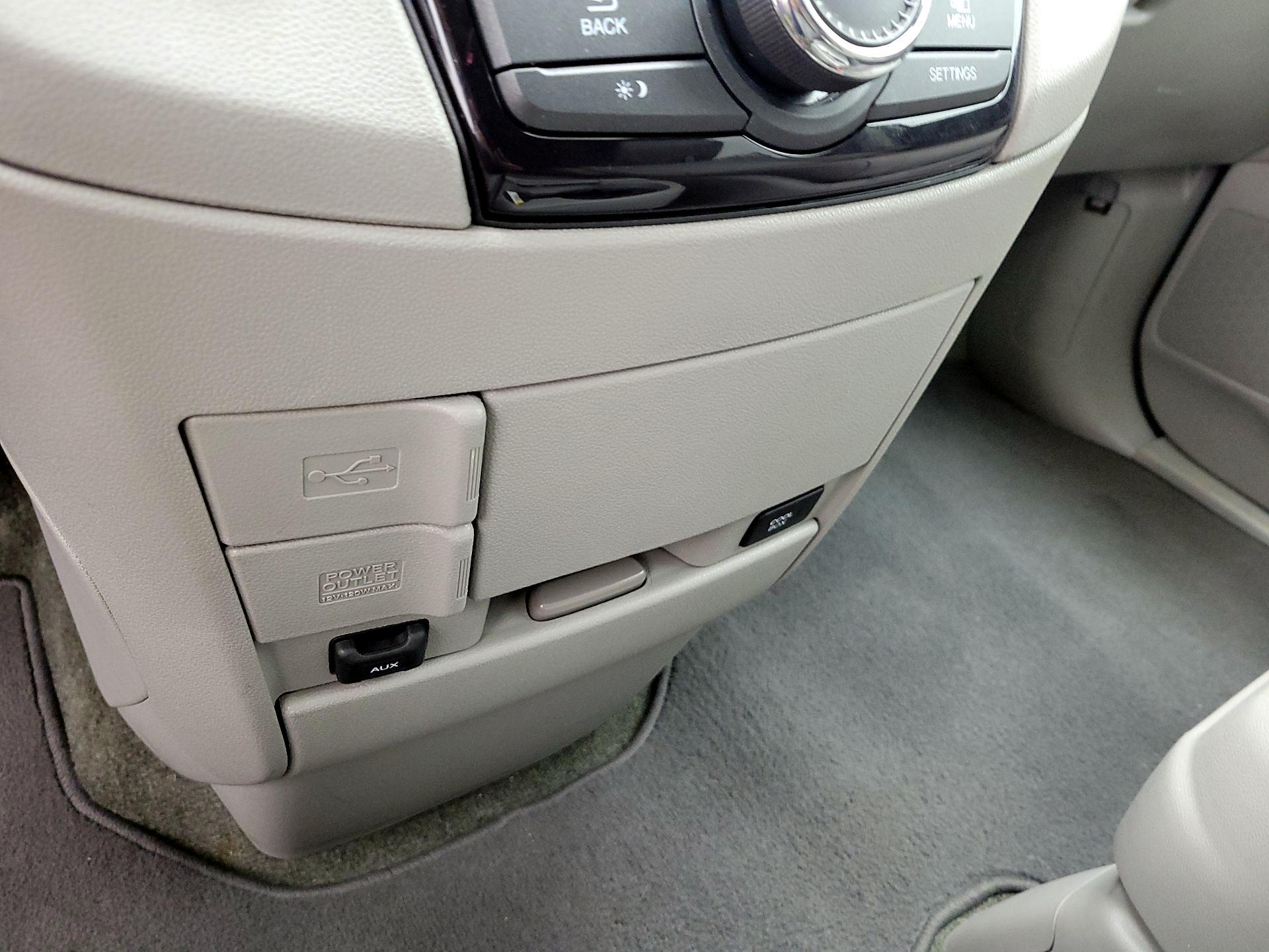 Thumbnail: 2015 Honda Odyssey - 18