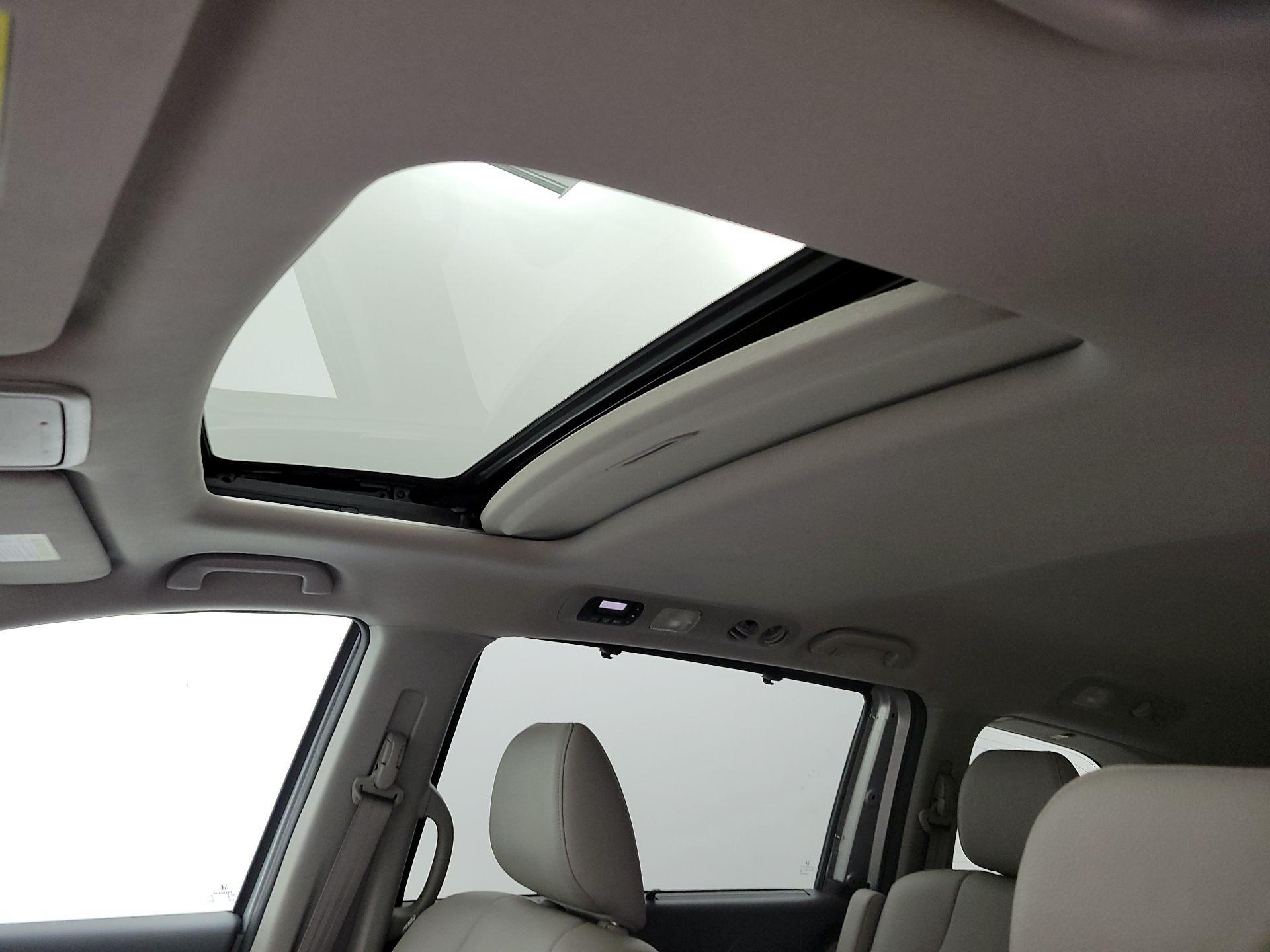 Thumbnail: 2015 Honda Odyssey - 19