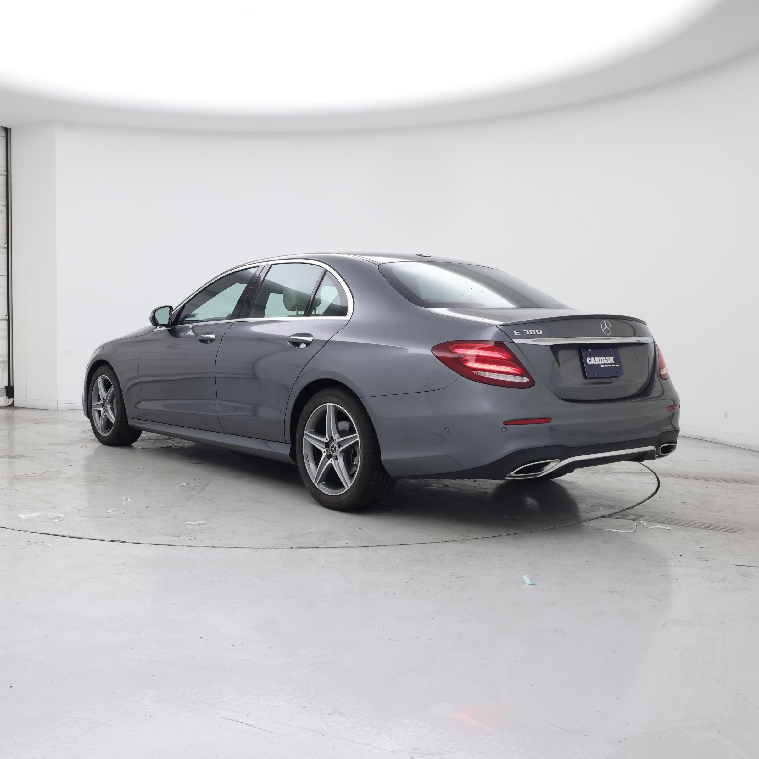 Thumbnail: 2018 Mercedes-Benz E-Class - 2