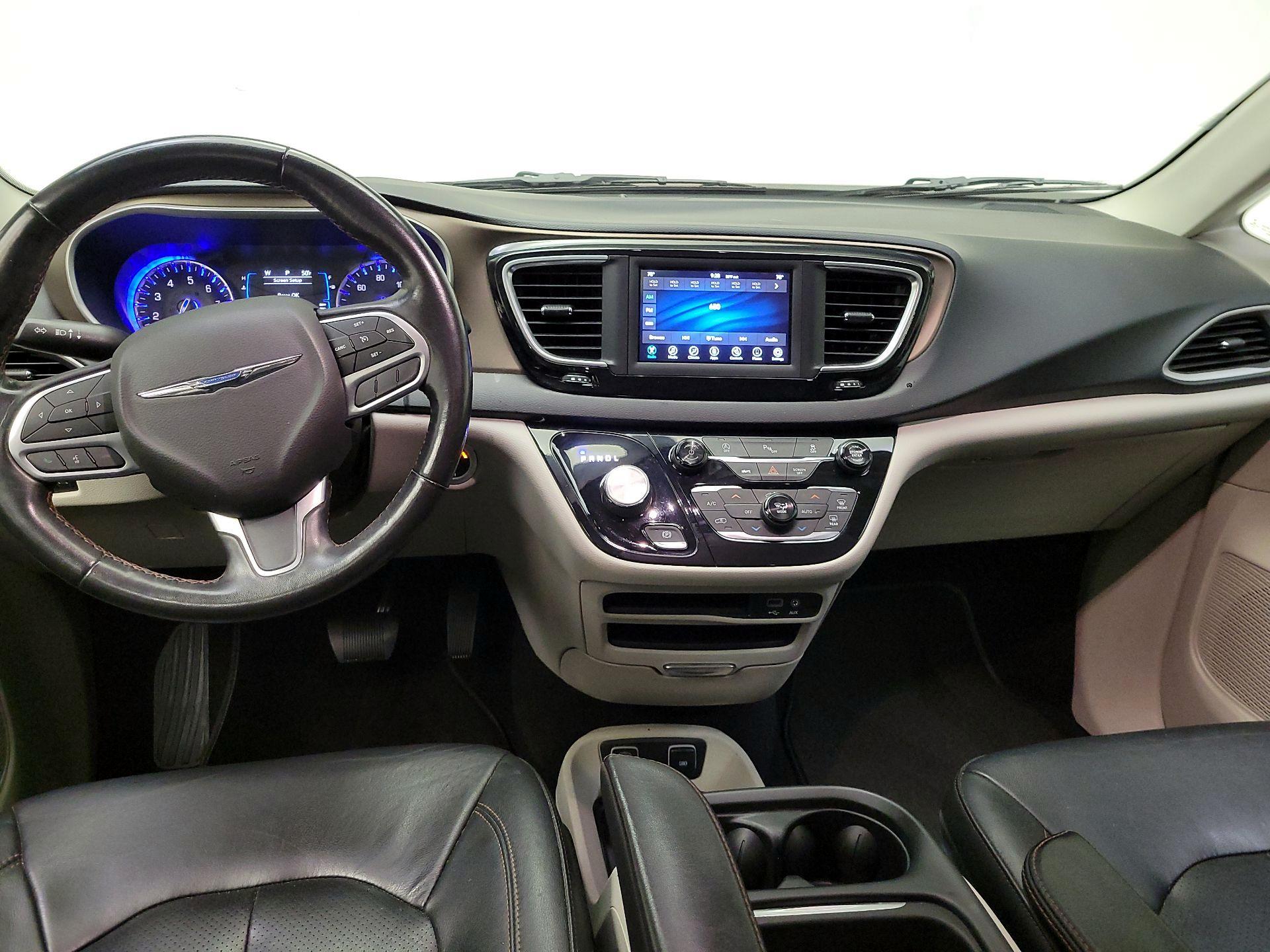 Thumbnail: 2019 Chrysler Pacifica - 9