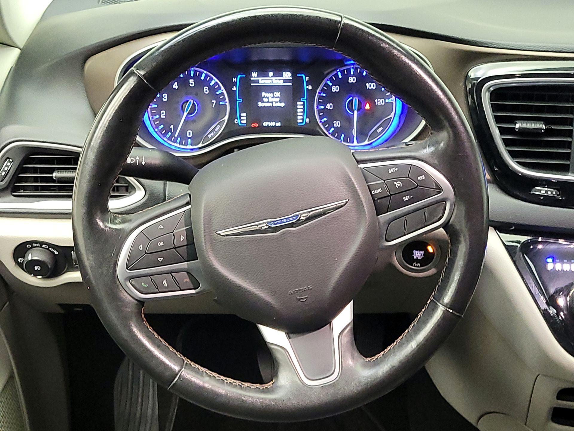 Thumbnail: 2019 Chrysler Pacifica - 10