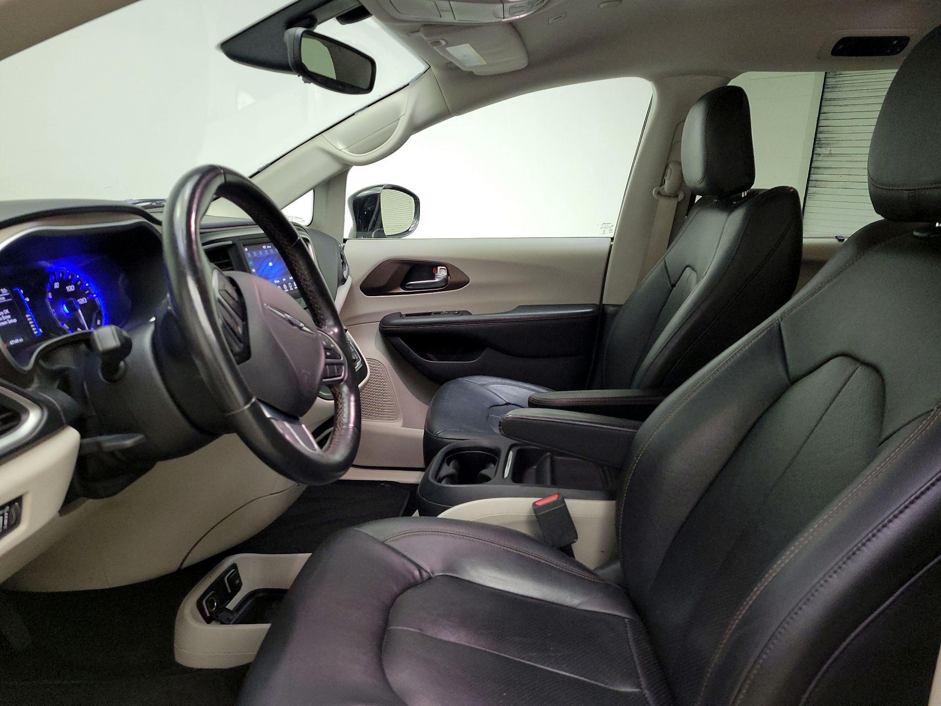 Thumbnail: 2019 Chrysler Pacifica - 11