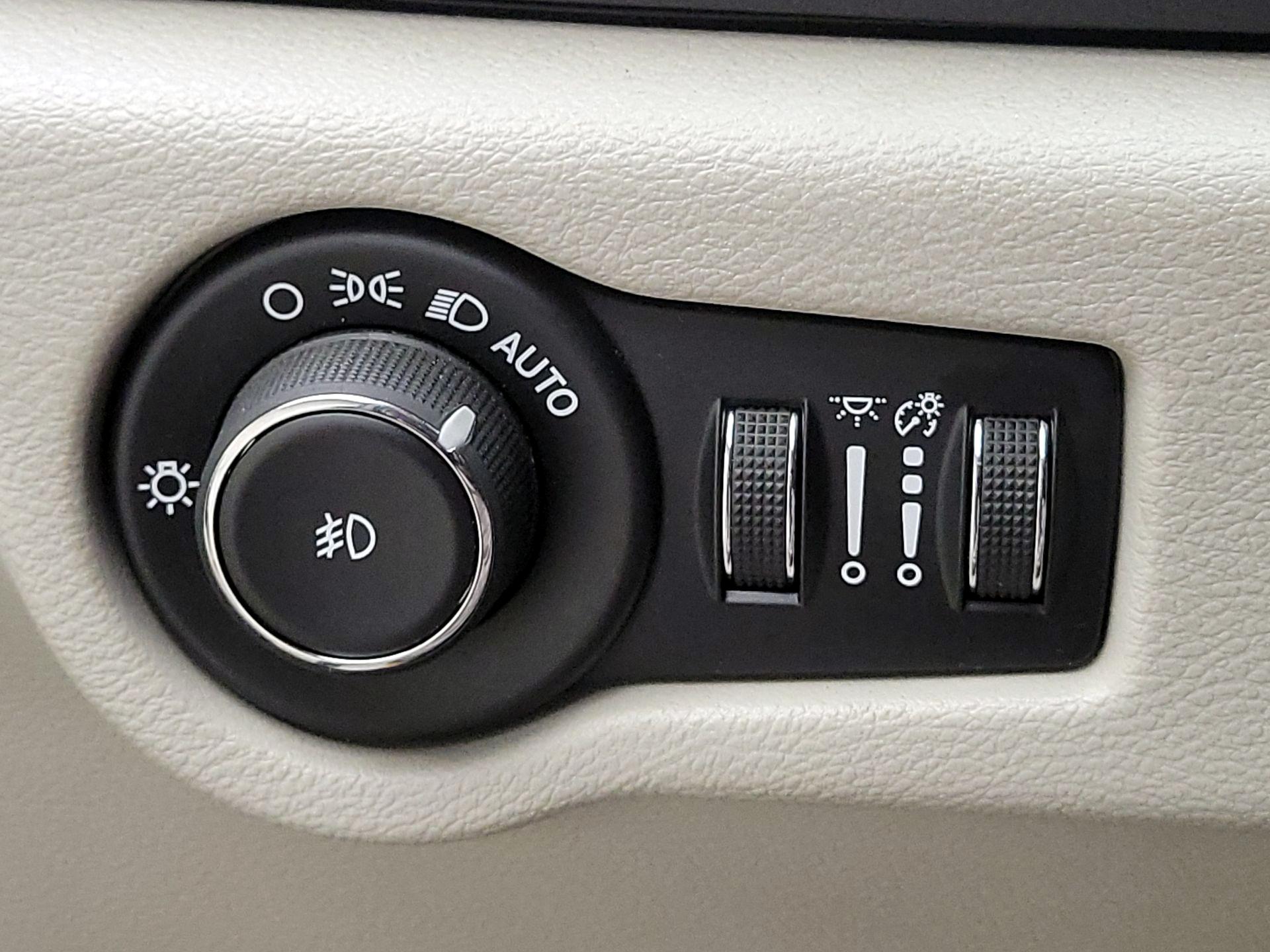 Thumbnail: 2019 Chrysler Pacifica - 13