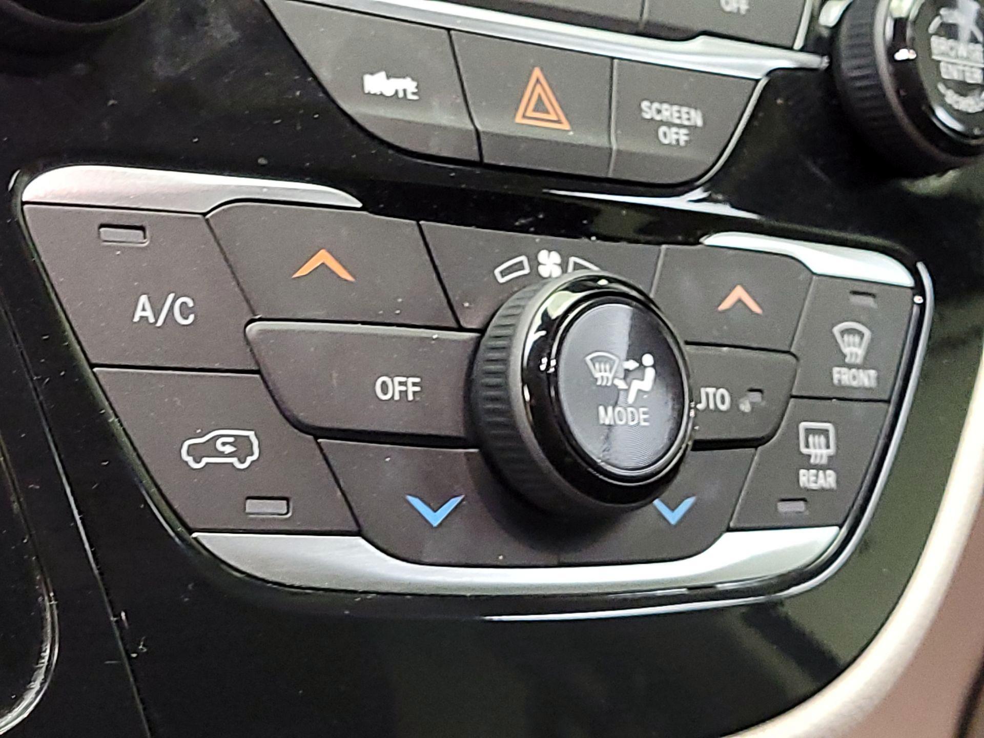 Thumbnail: 2019 Chrysler Pacifica - 16
