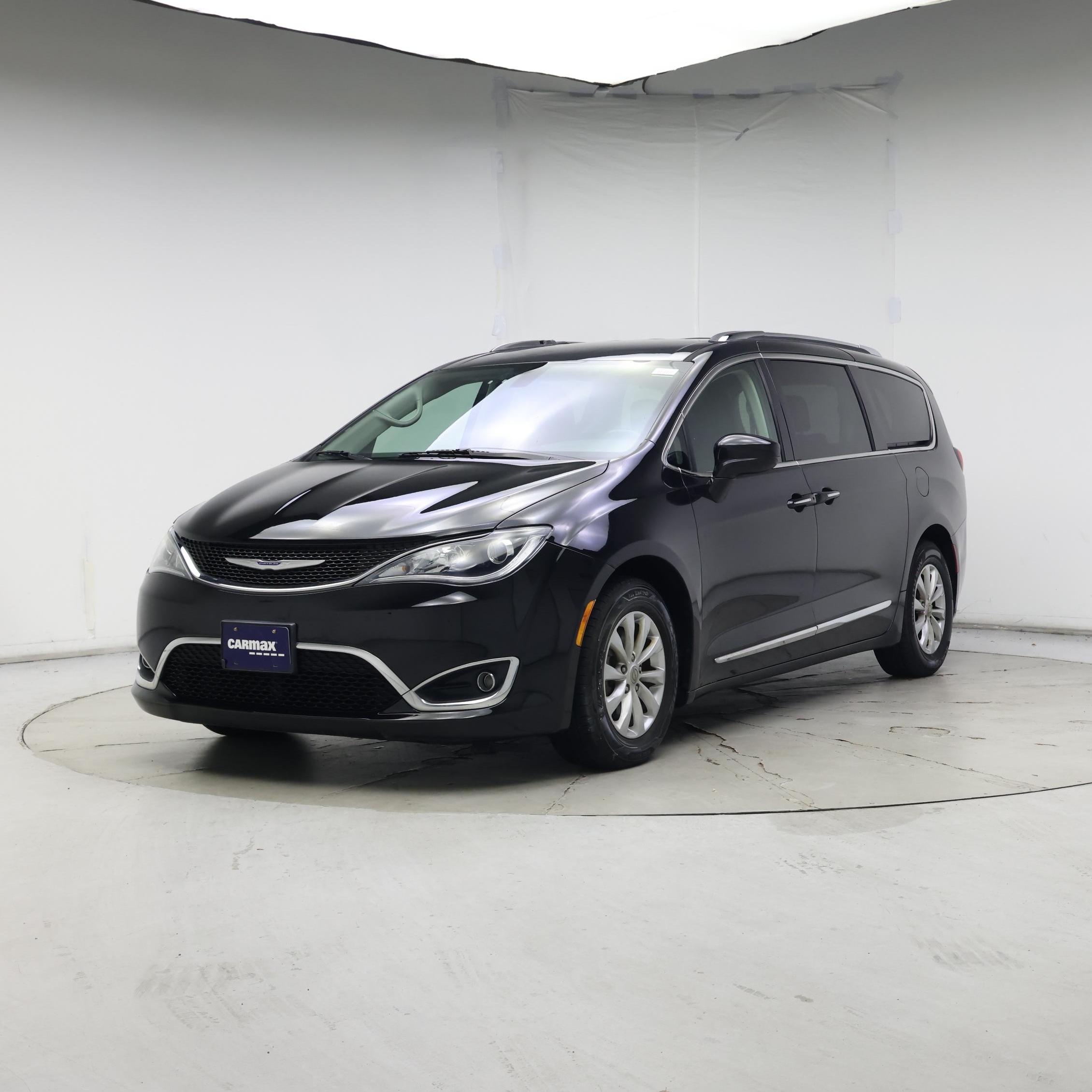 Thumbnail: 2019 Chrysler Pacifica - 4