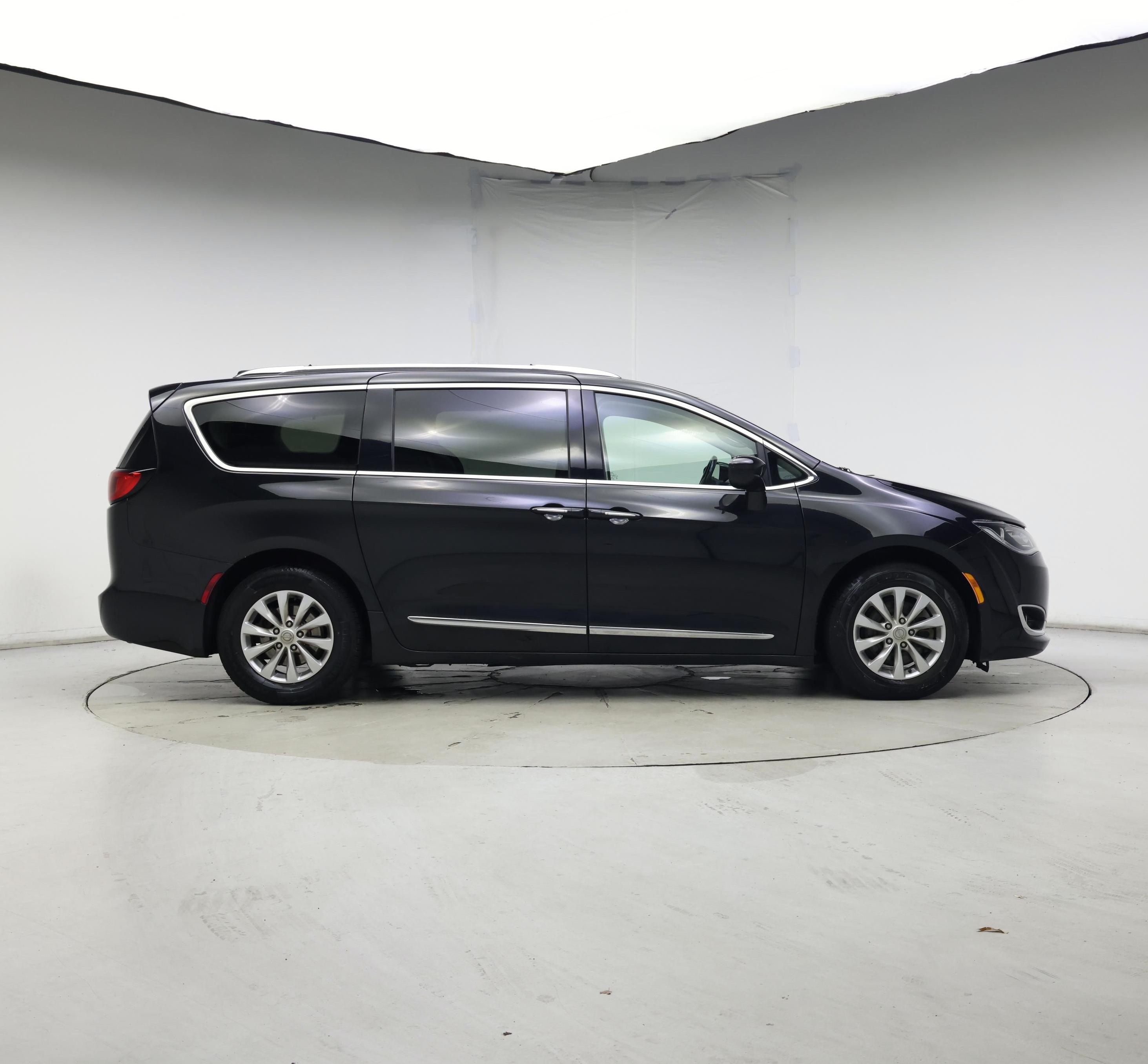 Thumbnail: 2019 Chrysler Pacifica - 7