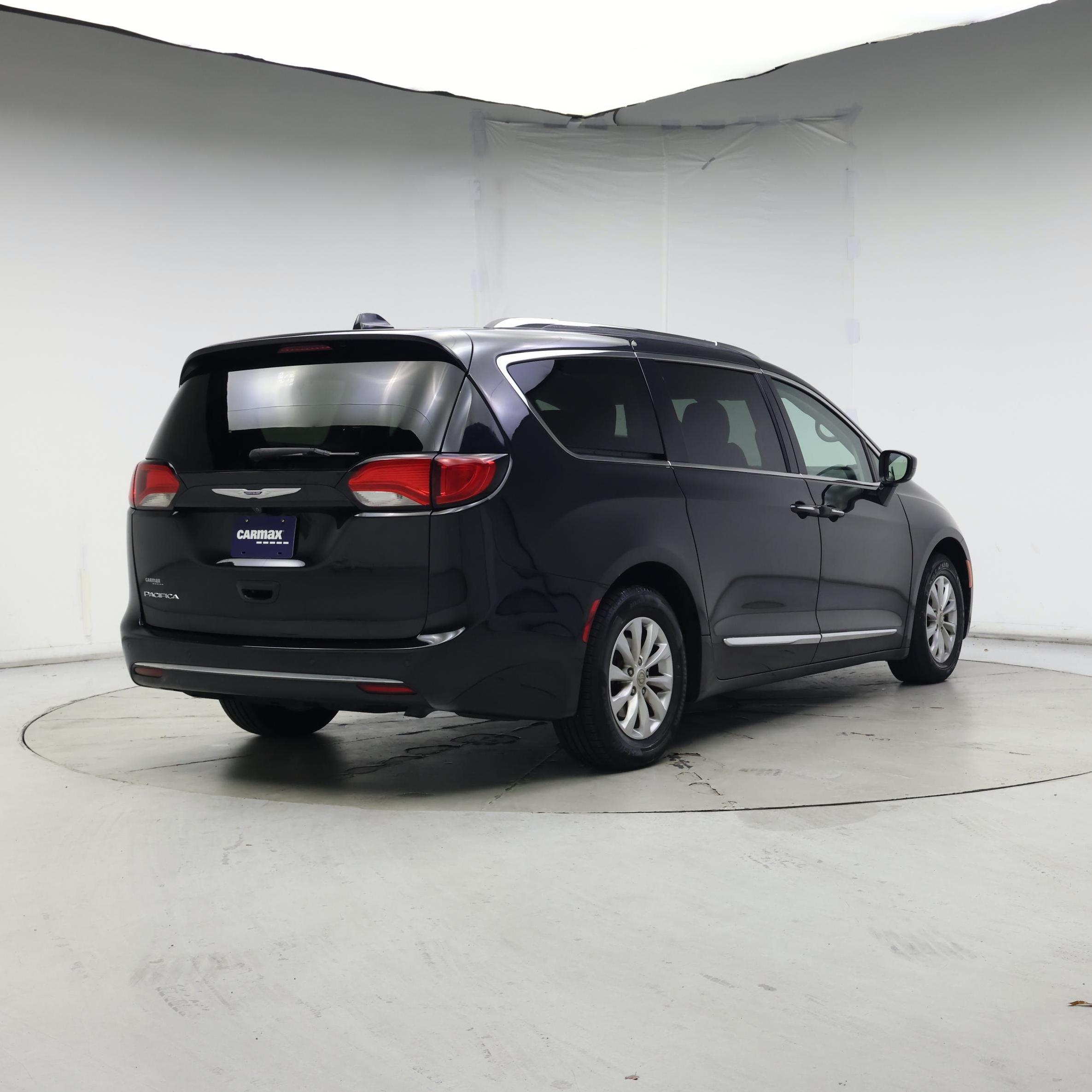 Thumbnail: 2019 Chrysler Pacifica - 8