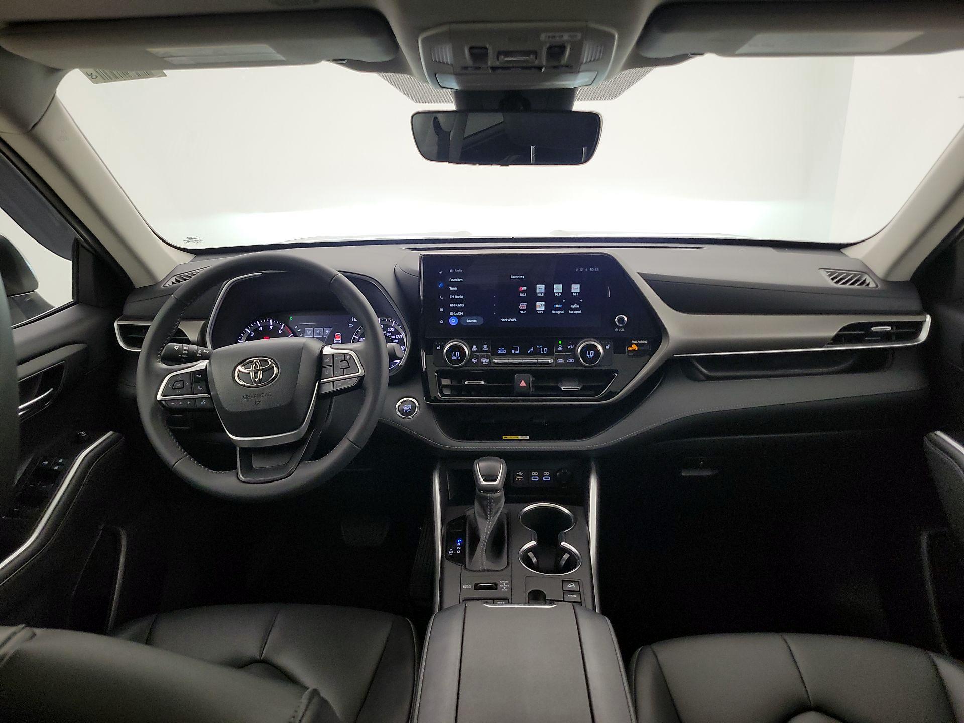 Thumbnail: 2023 Toyota Highlander - 9