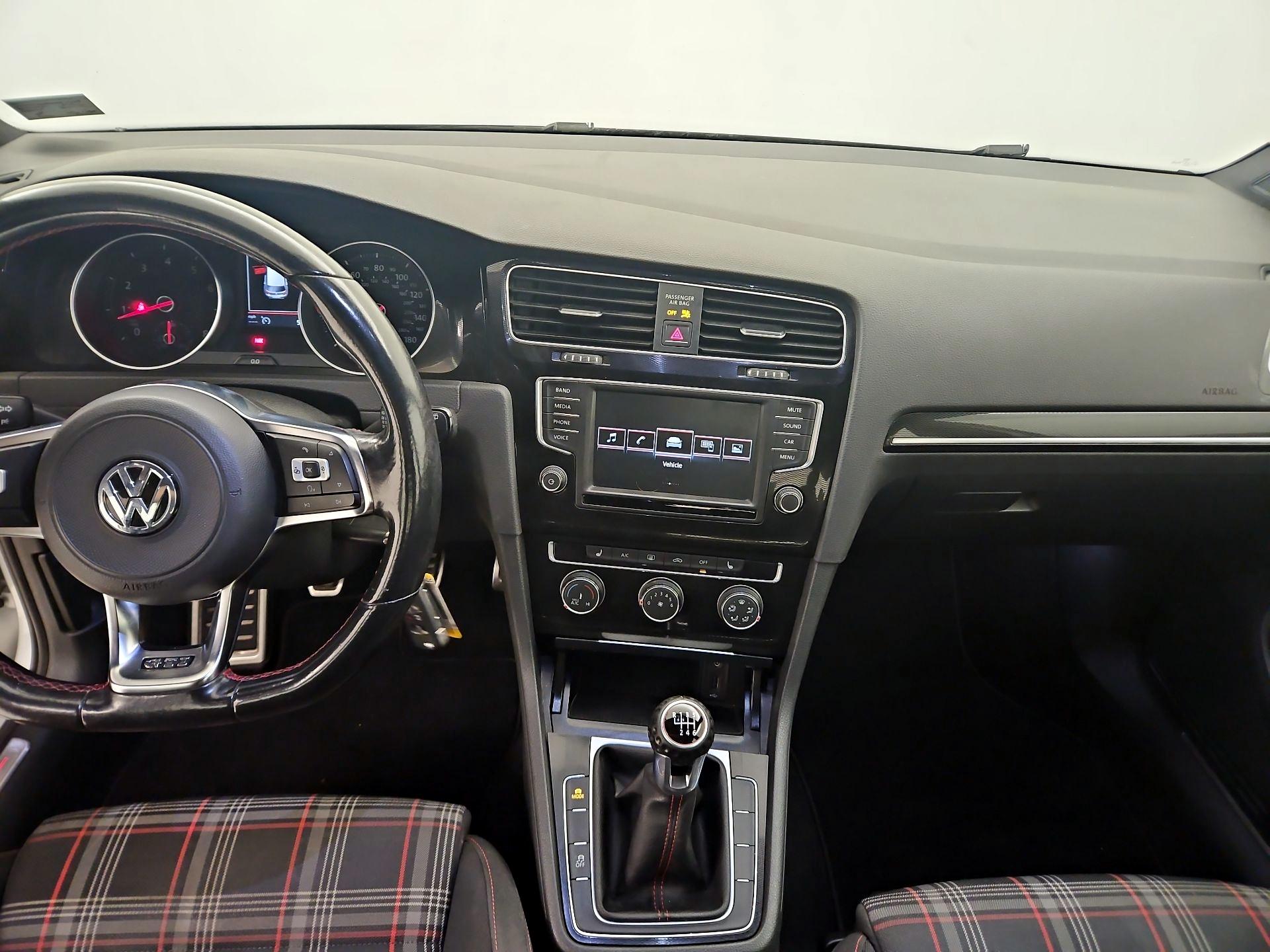 Thumbnail: 2017 Volkswagen Golf - 9