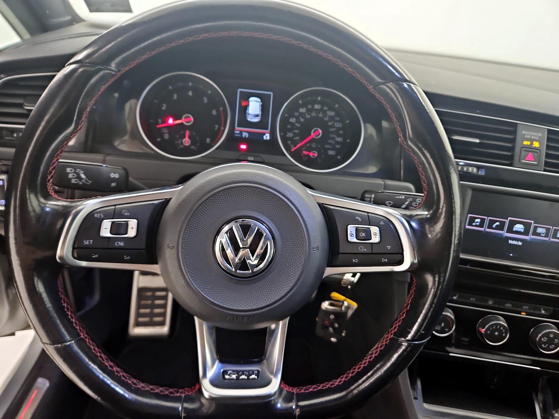 Thumbnail: 2017 Volkswagen Golf - 10