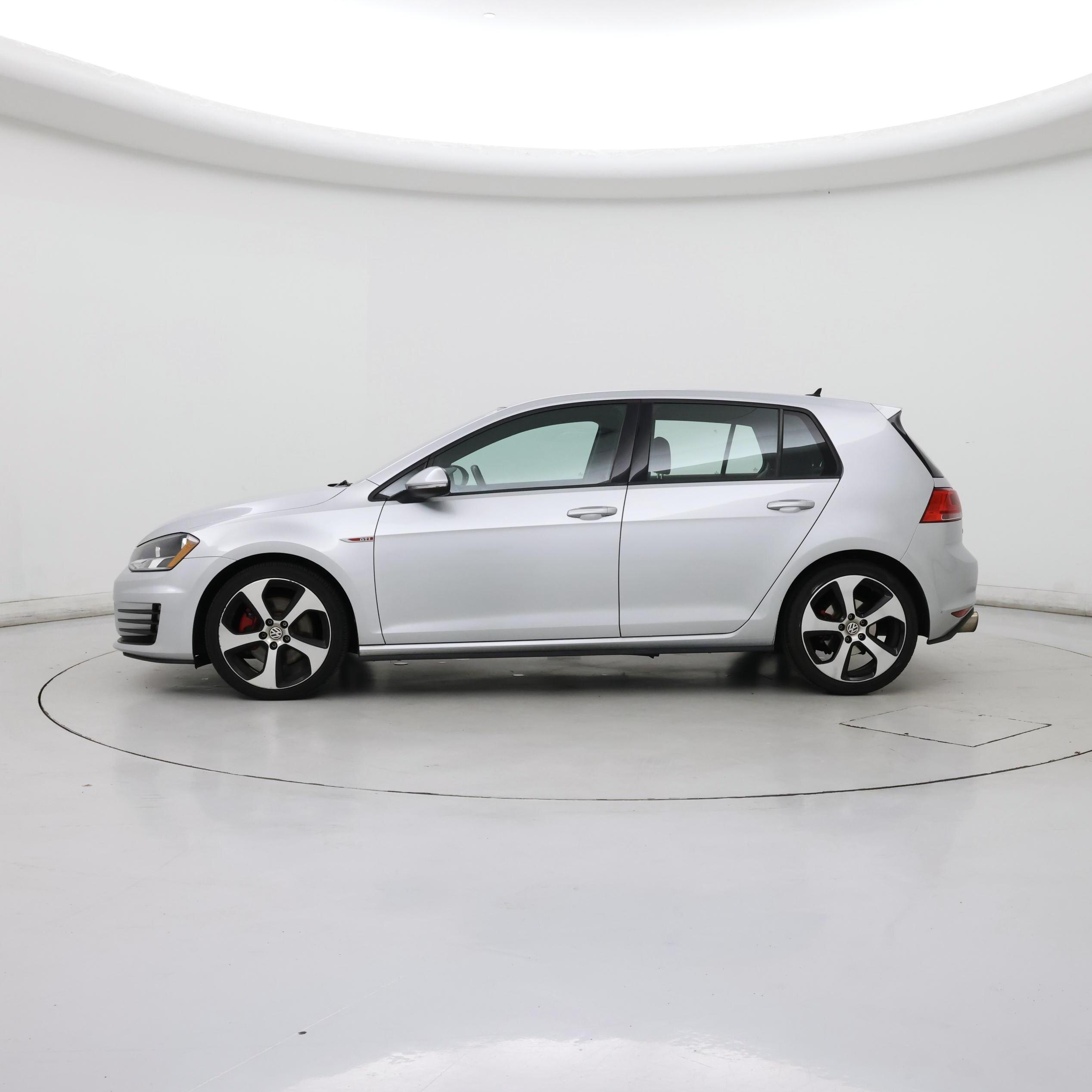 Thumbnail: 2017 Volkswagen Golf - 3