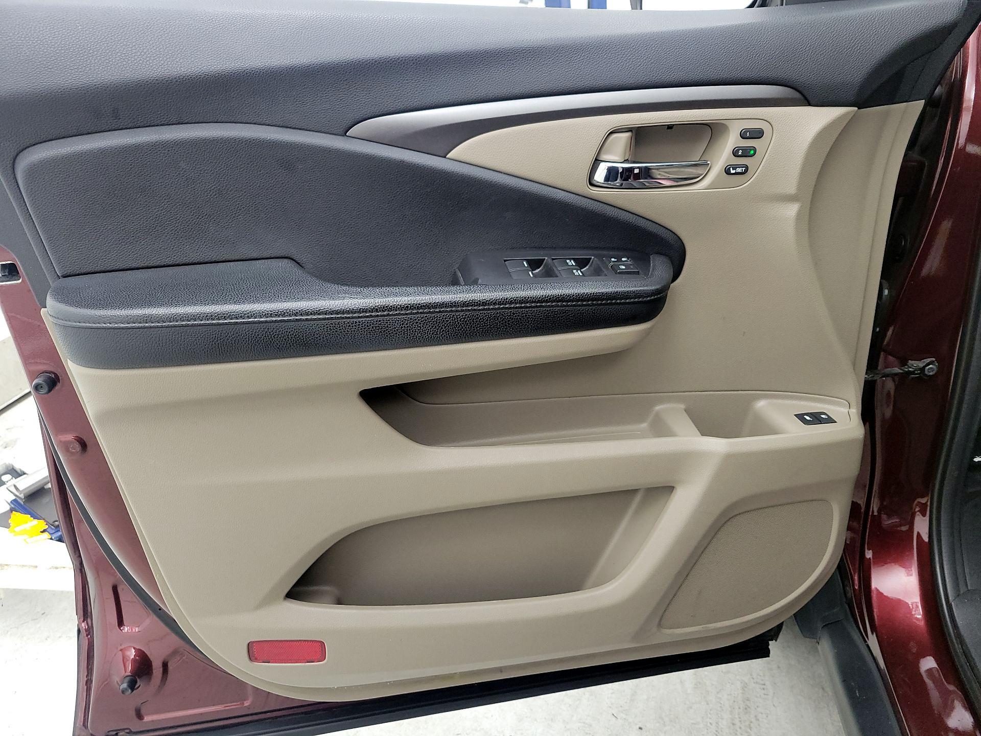 Thumbnail: 2019 Honda Pilot - 12