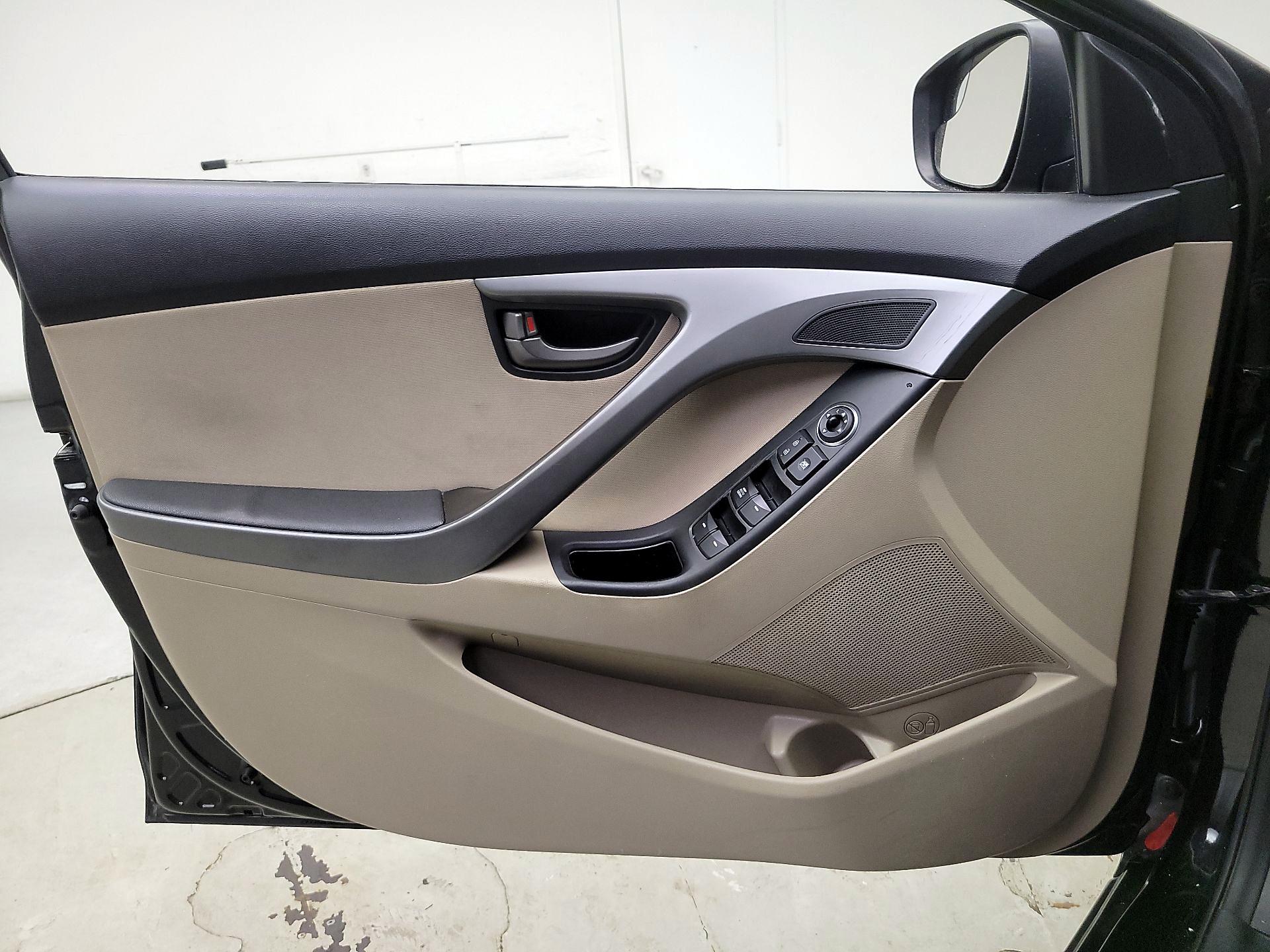 Thumbnail: 2014 Hyundai Elantra - 12