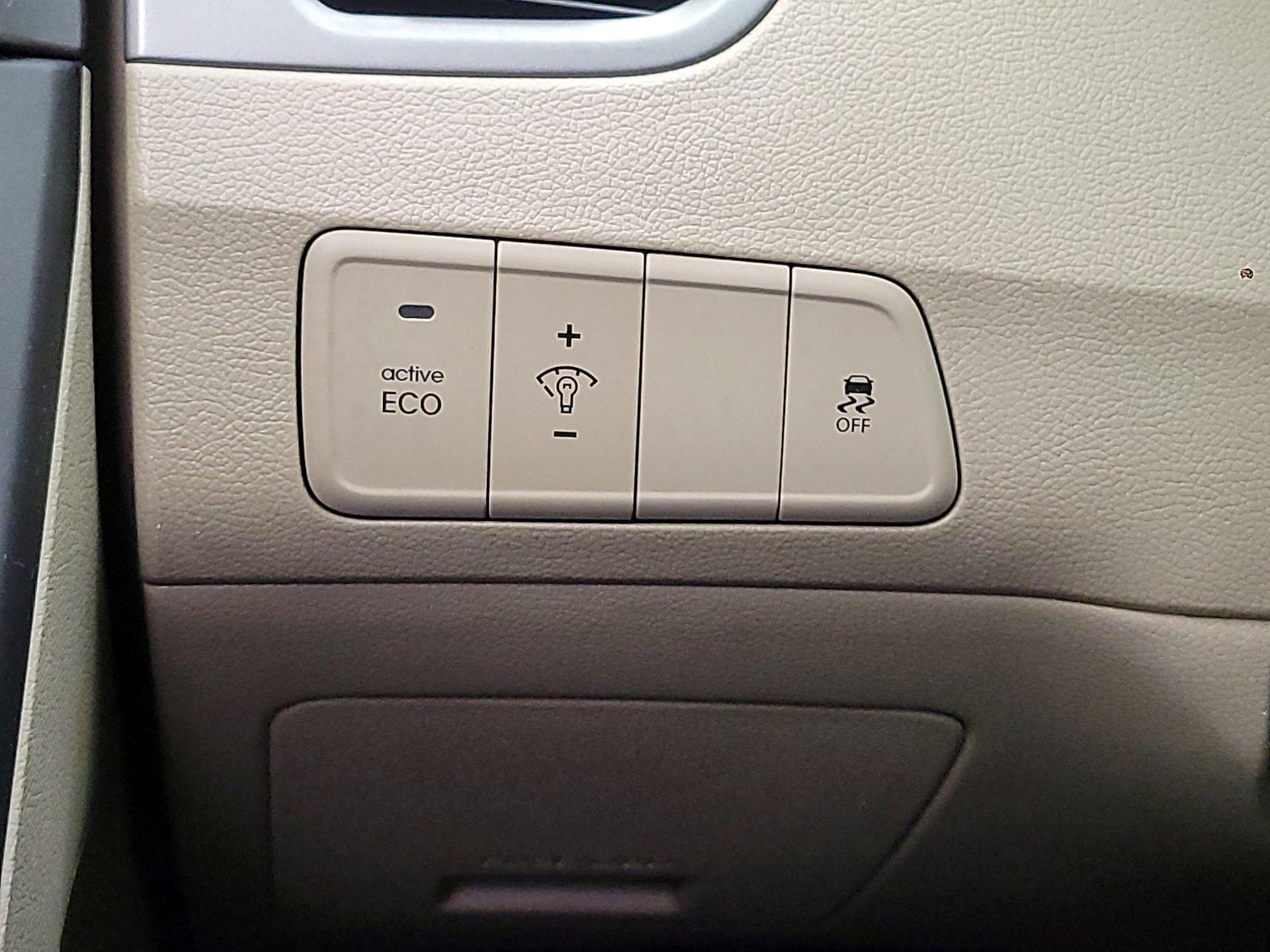 Thumbnail: 2014 Hyundai Elantra - 13