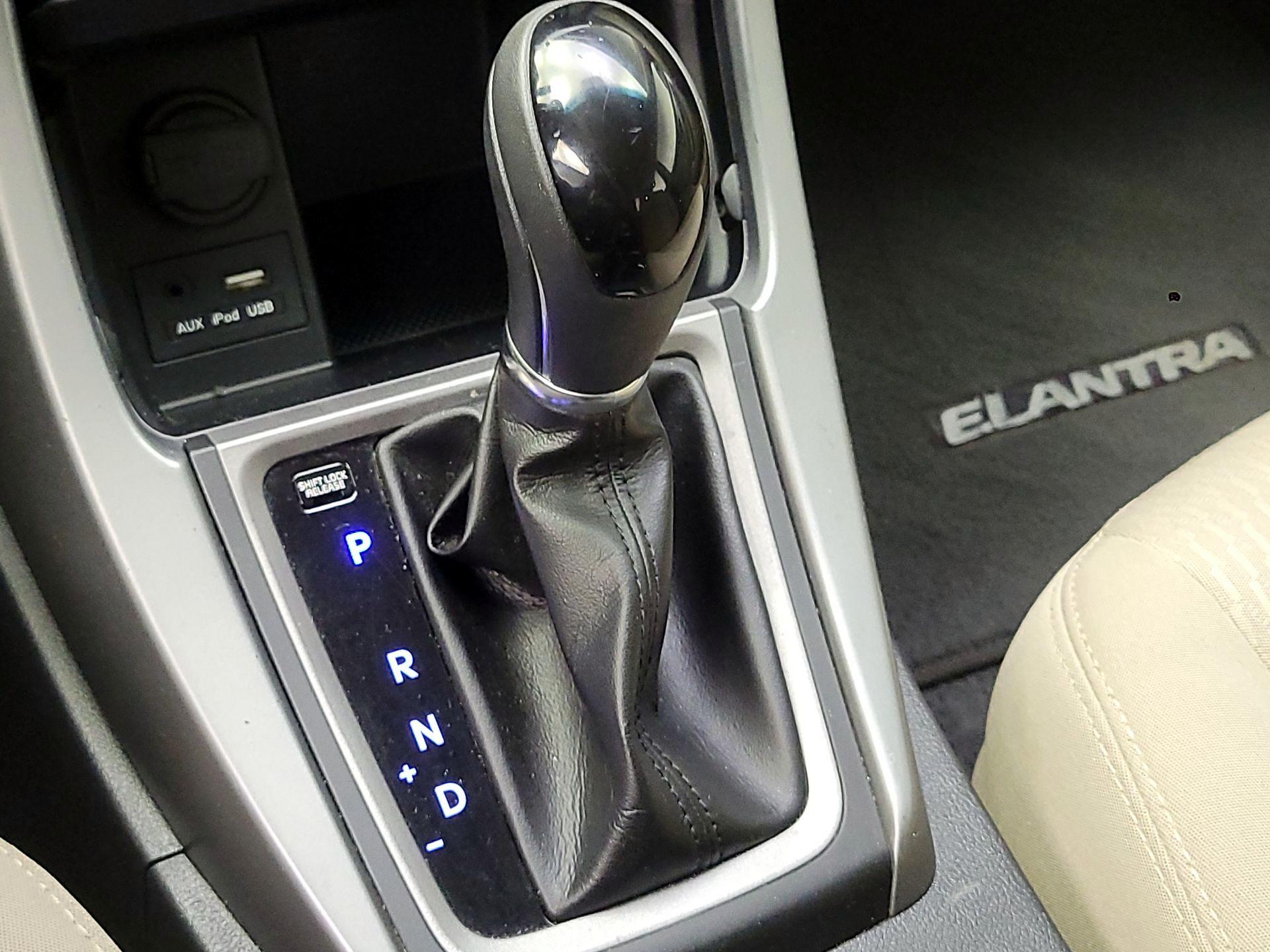 Thumbnail: 2014 Hyundai Elantra - 17