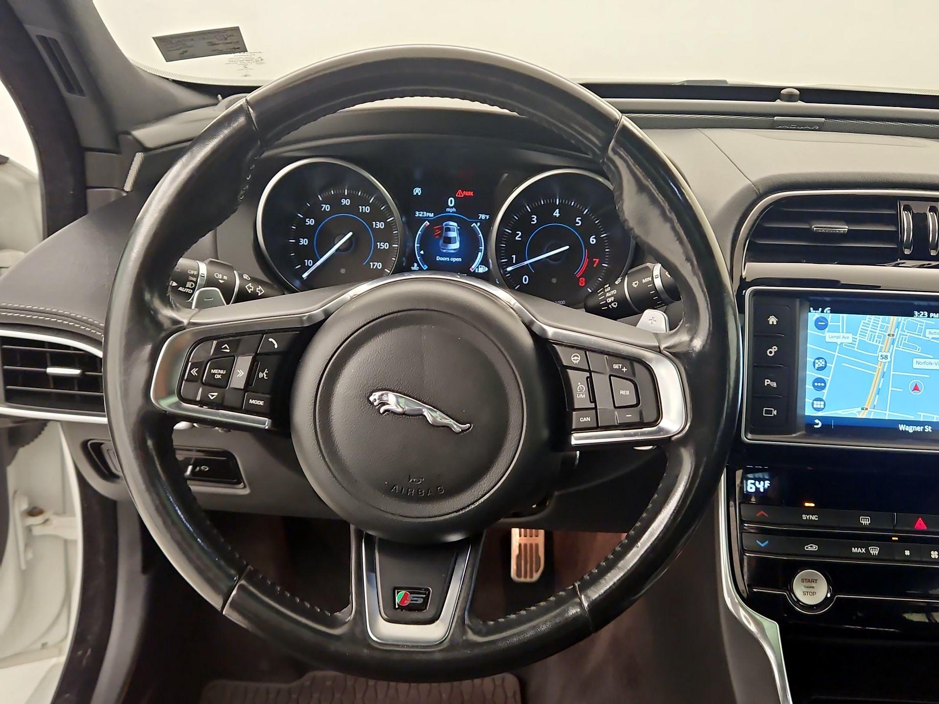 Thumbnail: 2018 Jaguar XE - 10