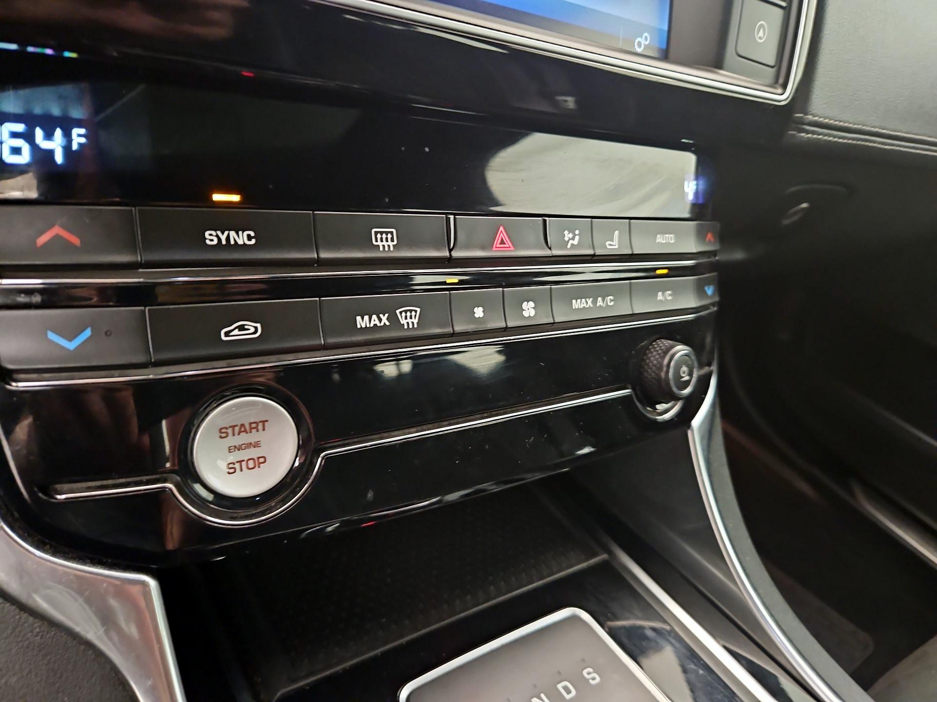 Thumbnail: 2018 Jaguar XE - 17