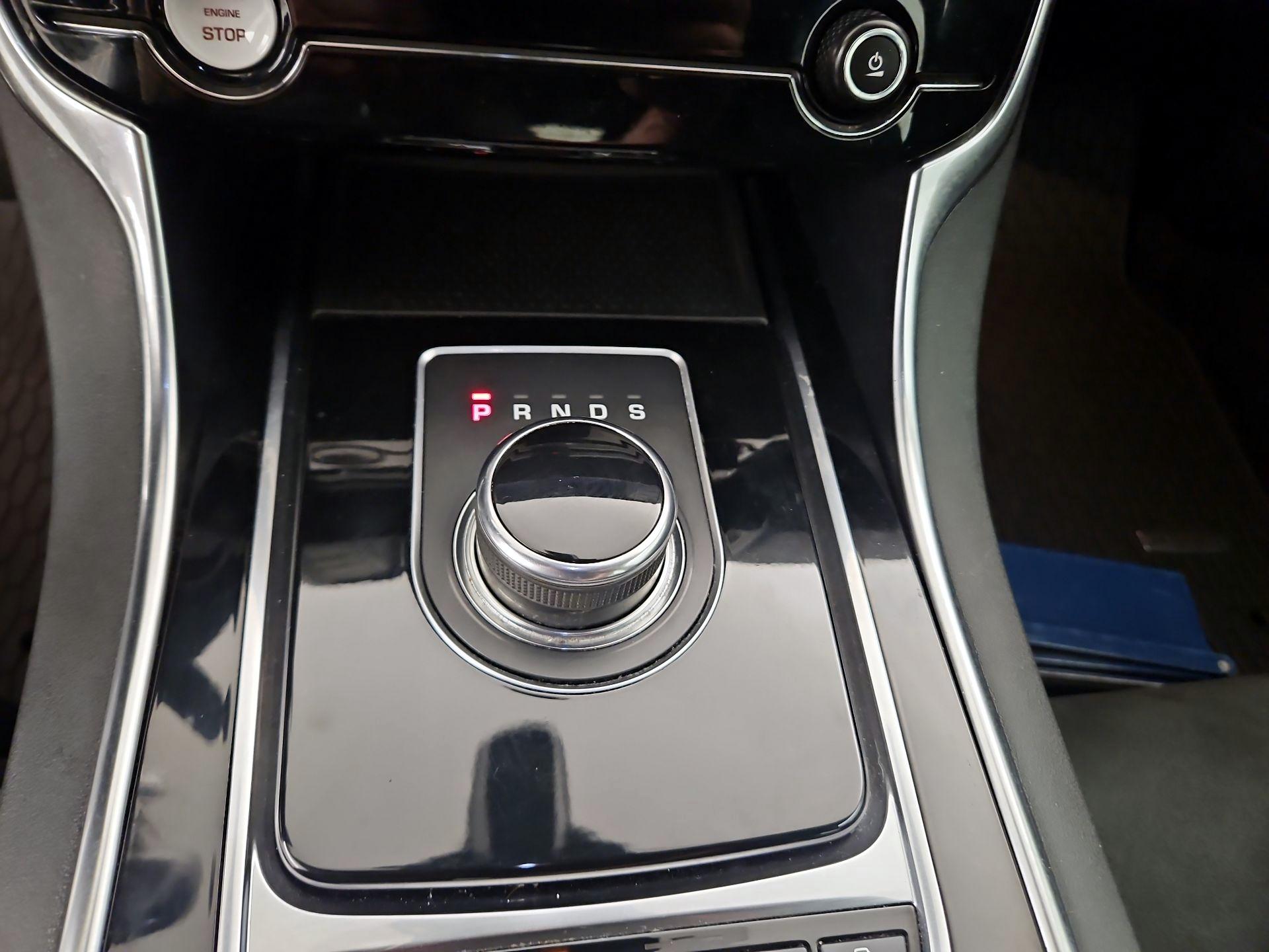 Thumbnail: 2018 Jaguar XE - 18