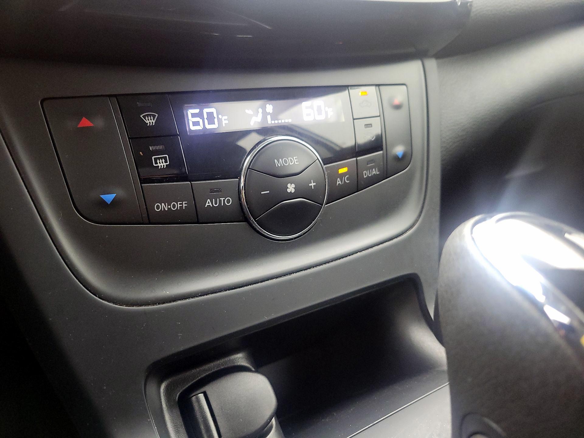 Thumbnail: 2019 Nissan Sentra - 16