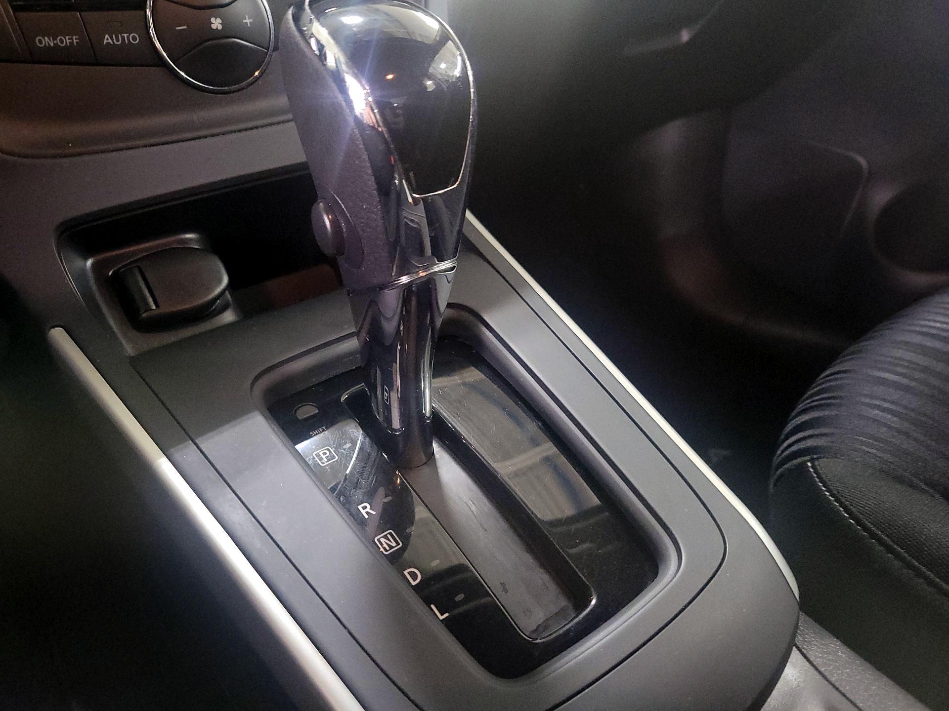 Thumbnail: 2019 Nissan Sentra - 17