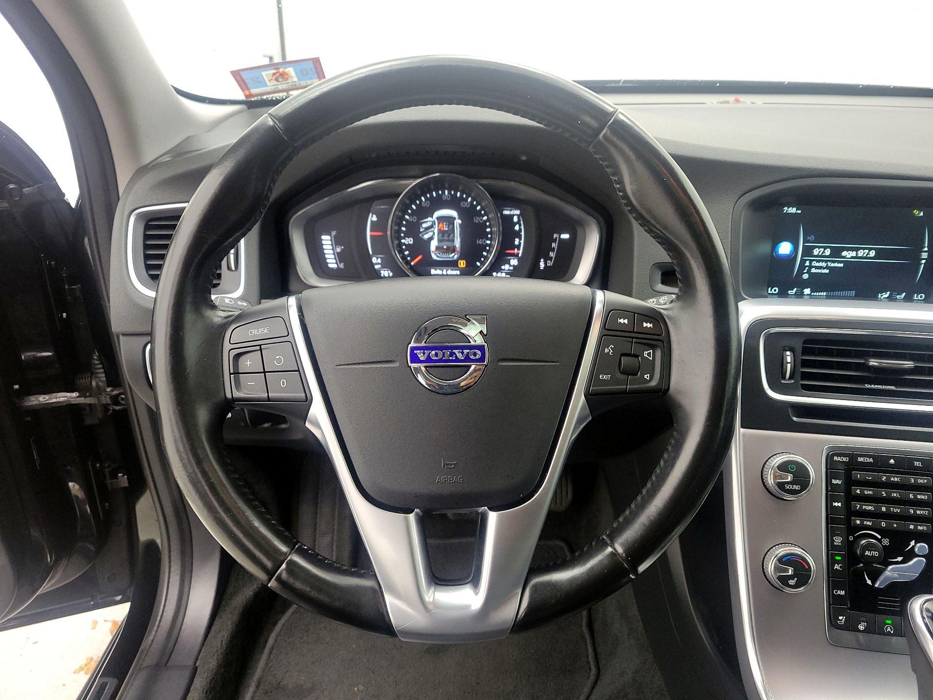 Thumbnail: 2017 Volvo V60 - 10