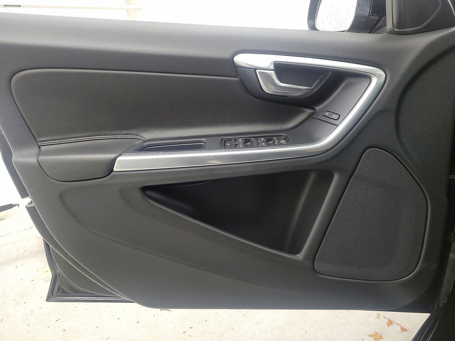 Thumbnail: 2017 Volvo V60 - 12