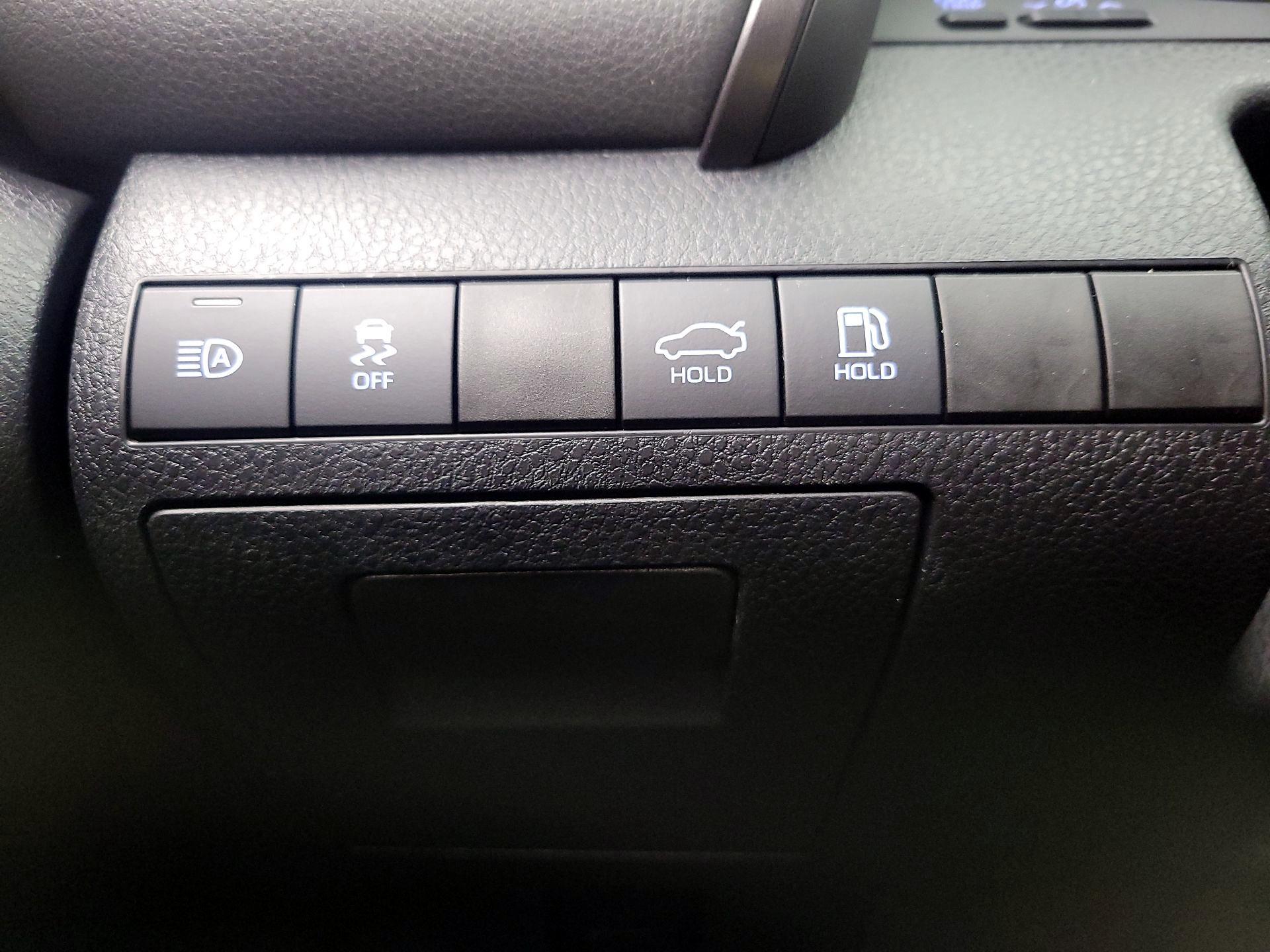 Thumbnail: 2019 Toyota Camry - 13