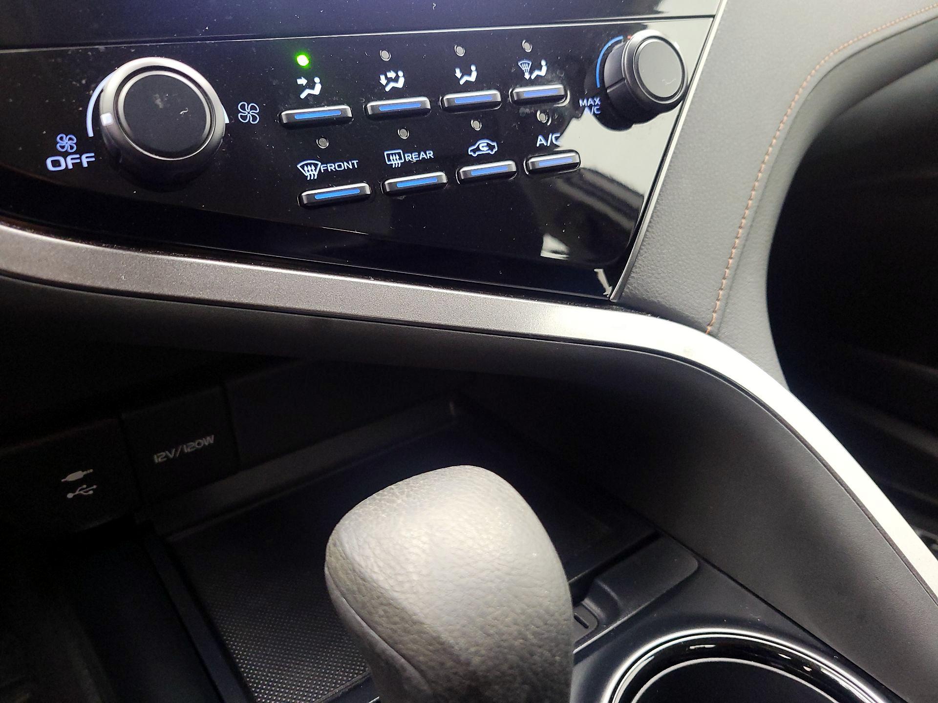 Thumbnail: 2019 Toyota Camry - 16