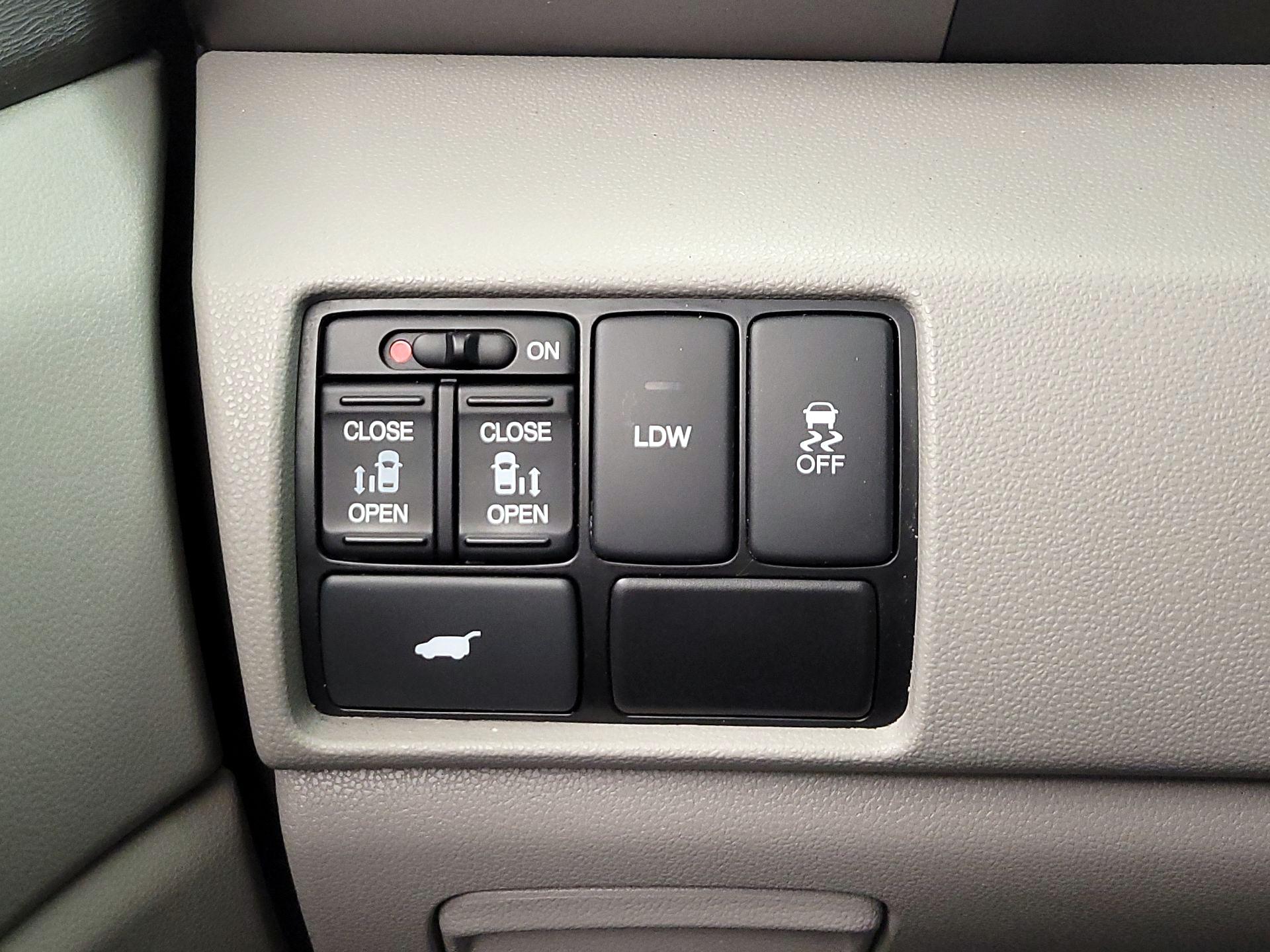 Thumbnail: 2016 Honda Odyssey - 13