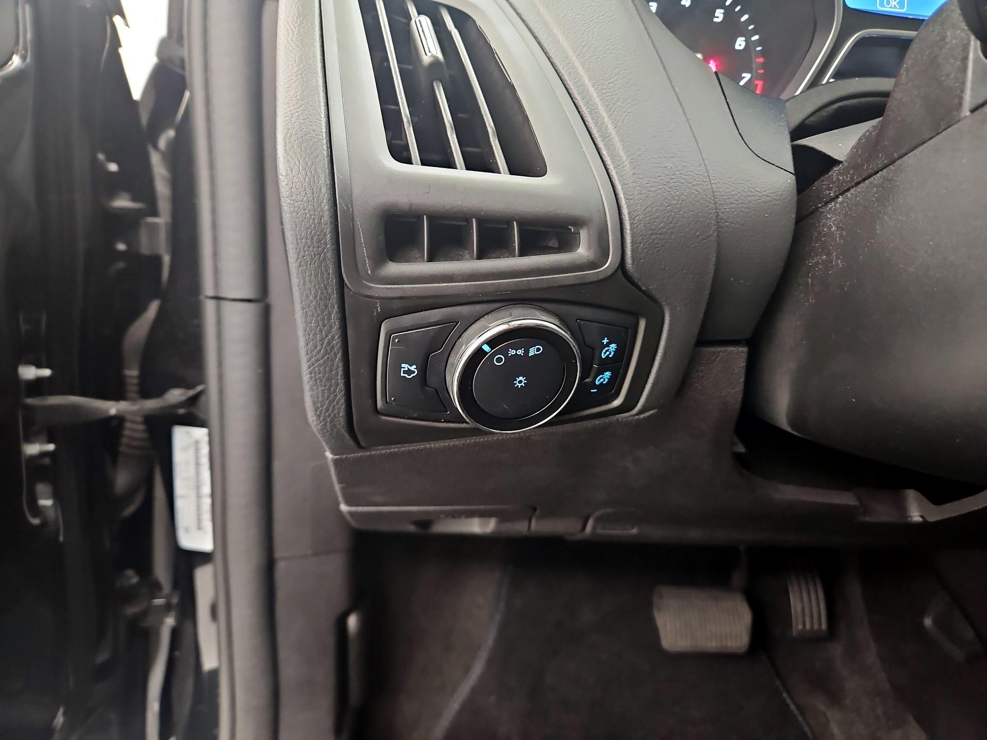 Thumbnail: 2014 Ford Focus - 13