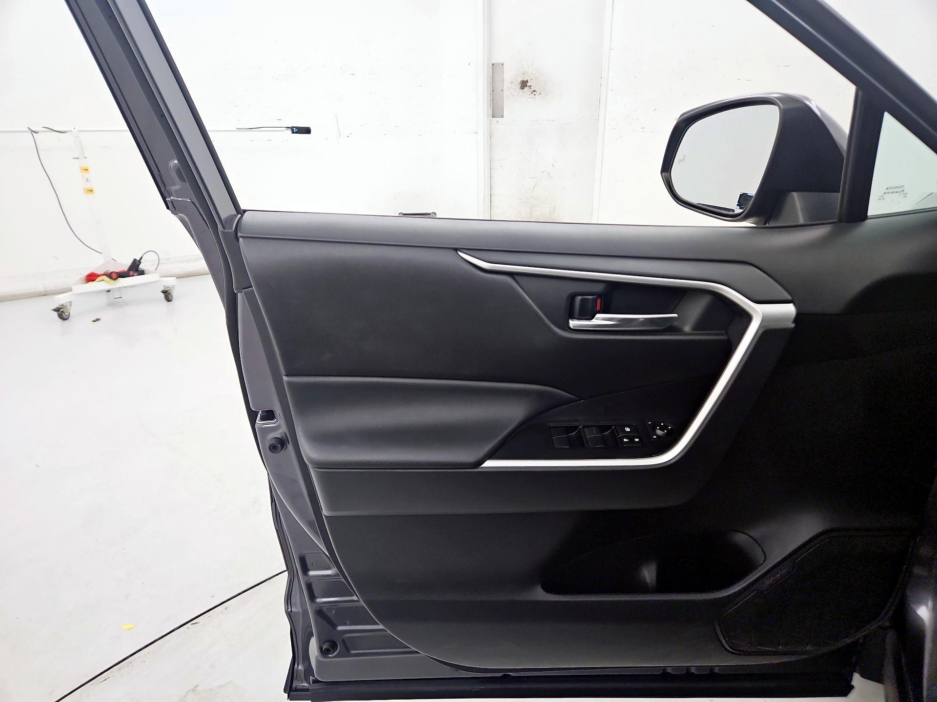 Thumbnail: 2021 Toyota RAV4 - 12