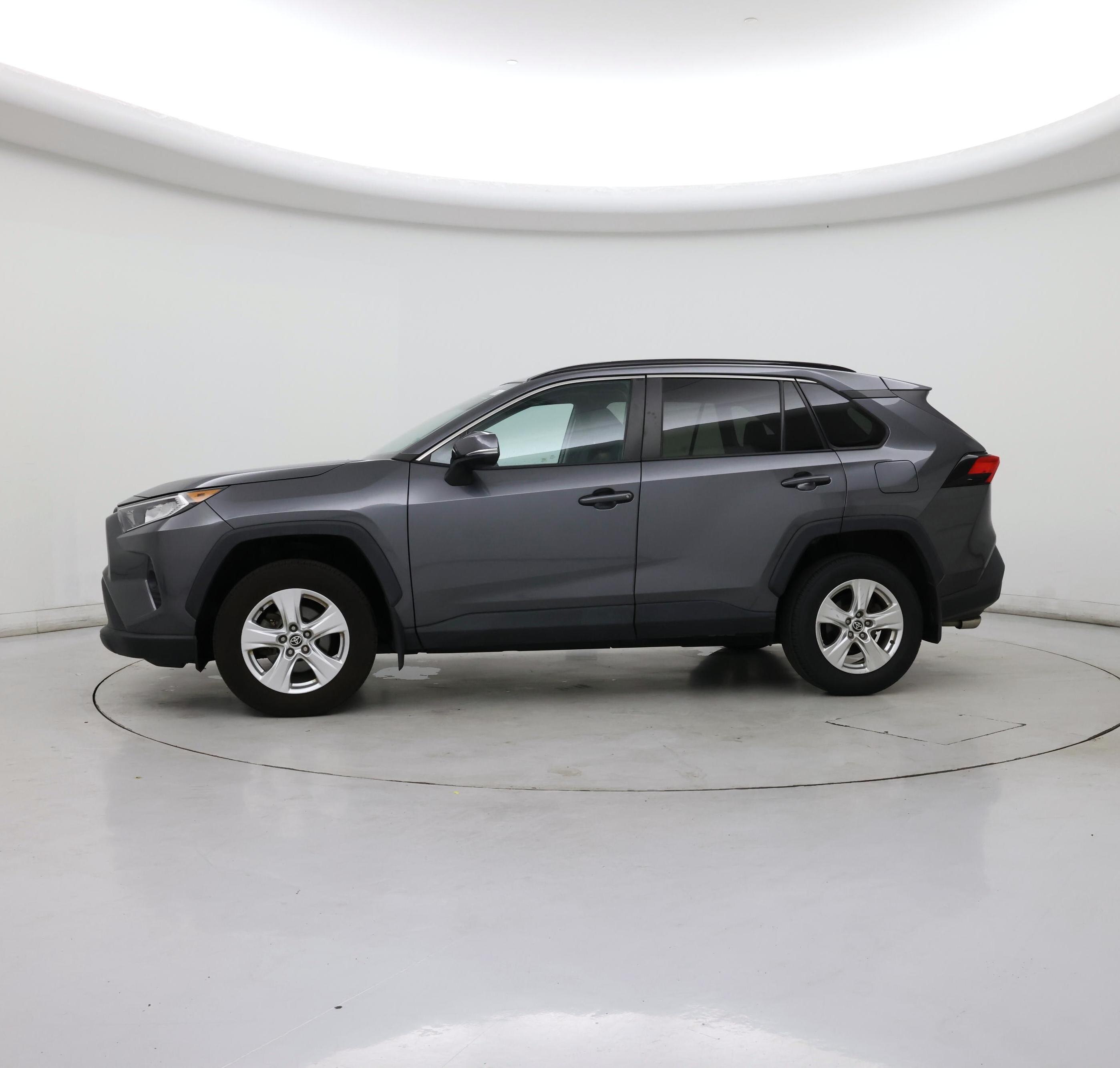 Thumbnail: 2021 Toyota RAV4 - 3