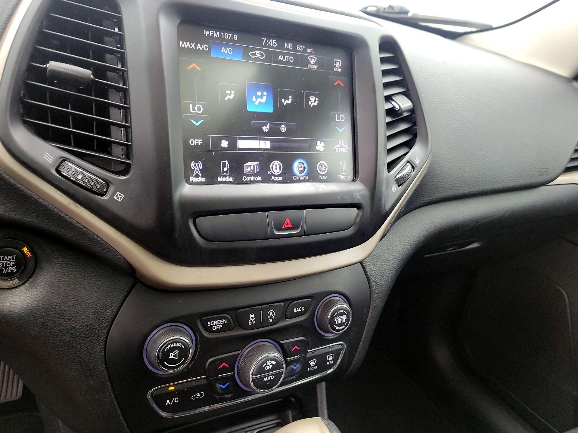 Thumbnail: 2016 Jeep Cherokee - 16