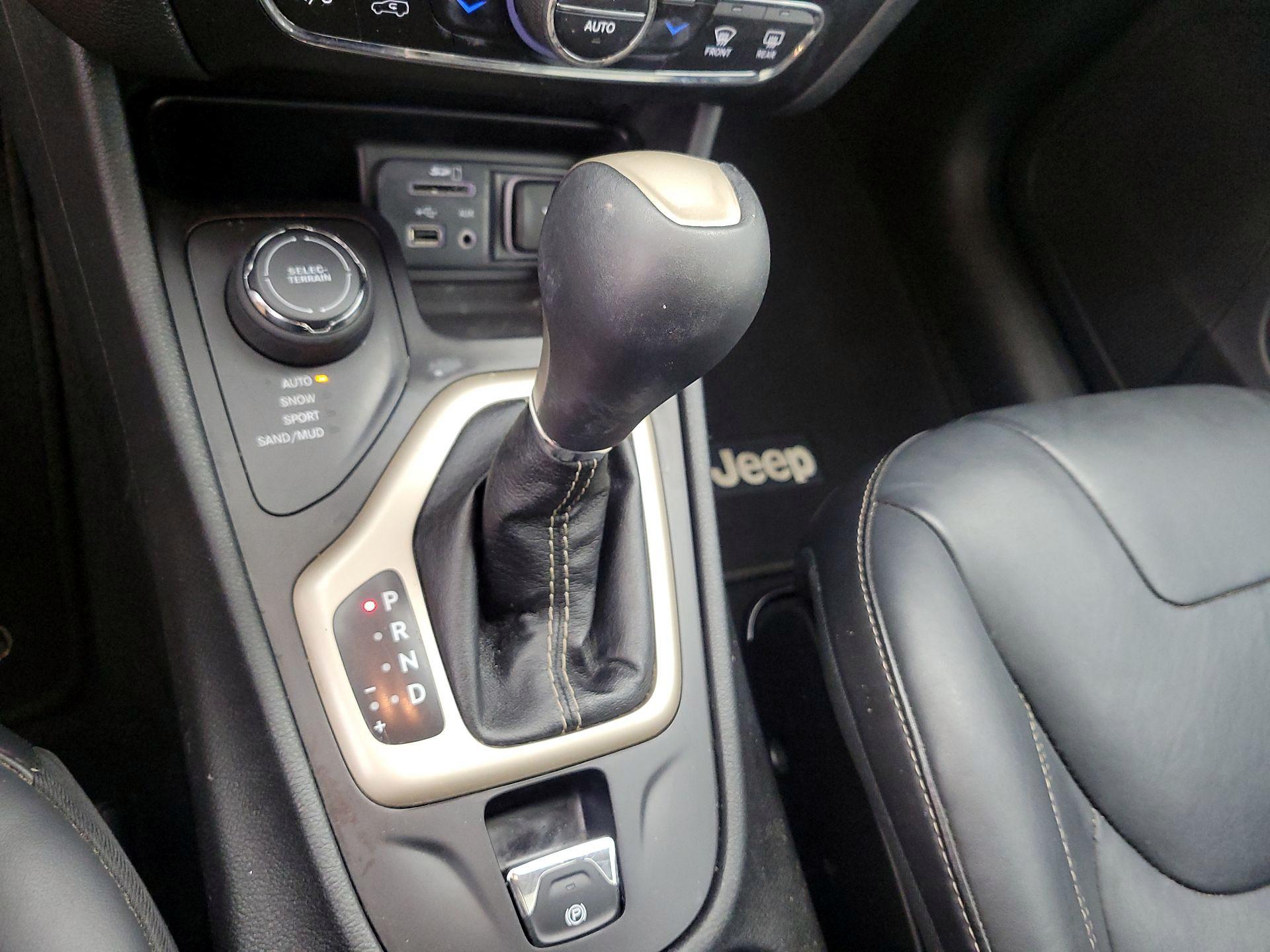 Thumbnail: 2016 Jeep Cherokee - 17