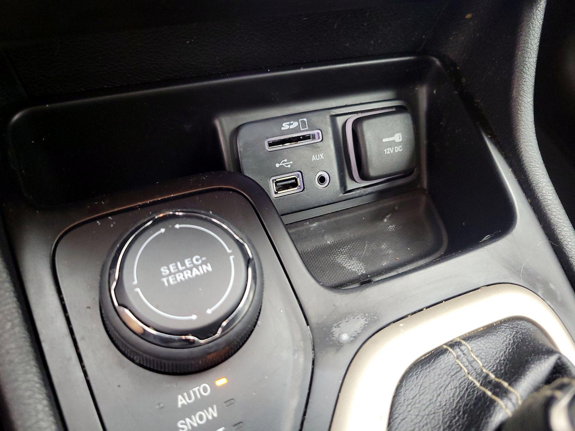 Thumbnail: 2016 Jeep Cherokee - 18