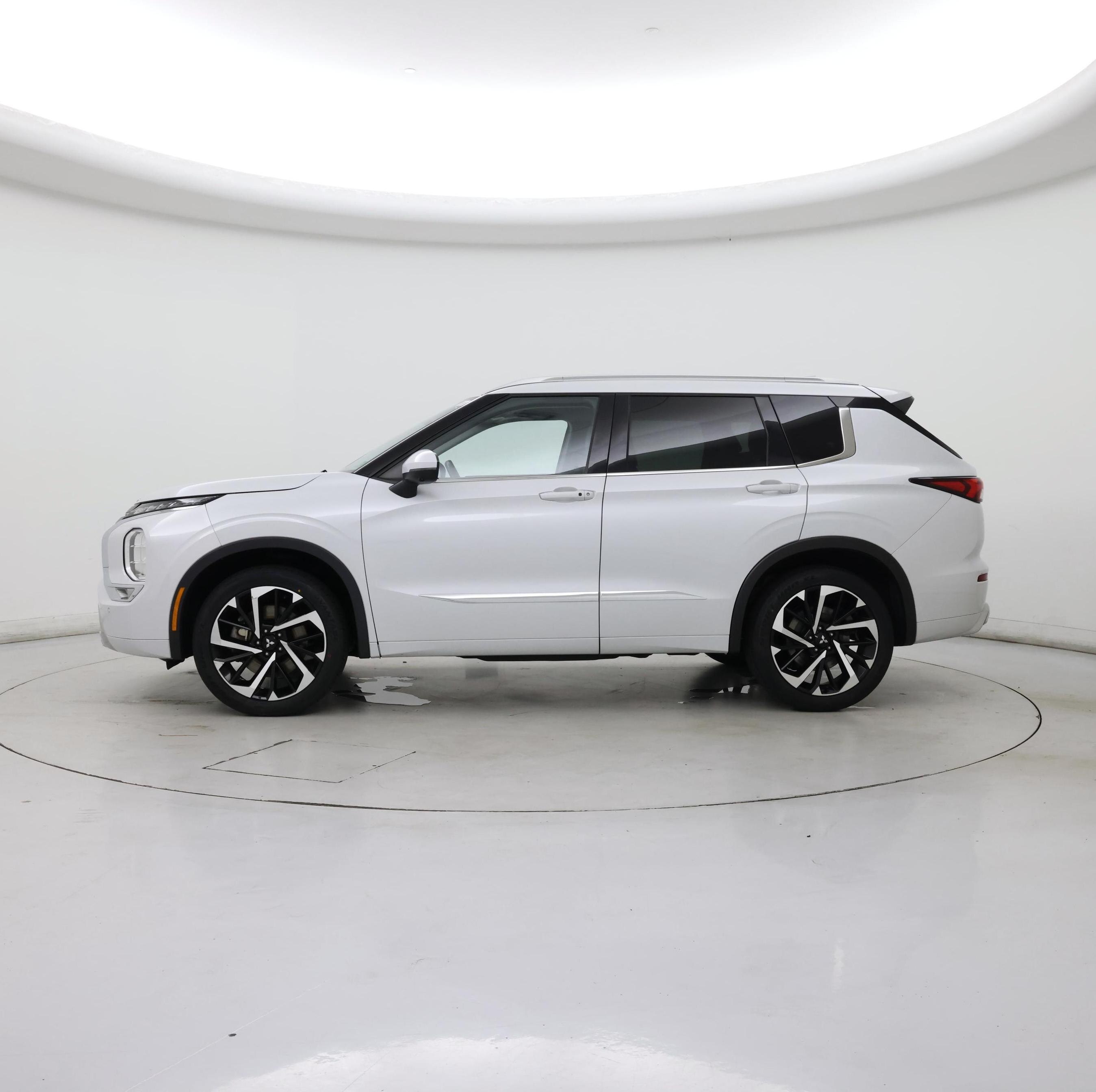 Thumbnail: 2022 Mitsubishi Outlander - 3
