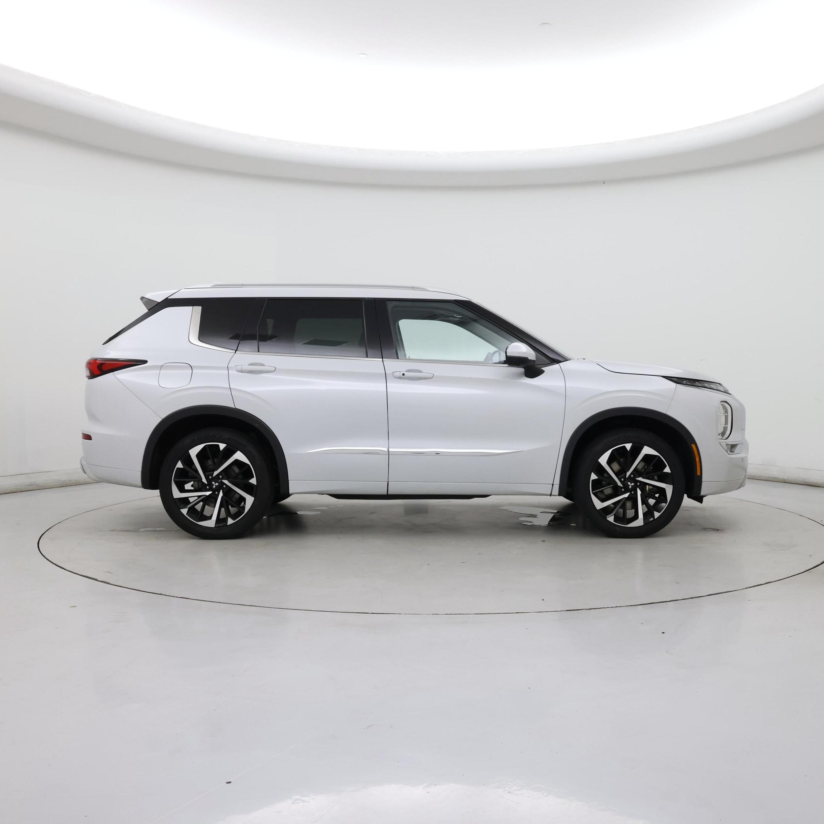 Thumbnail: 2022 Mitsubishi Outlander - 7