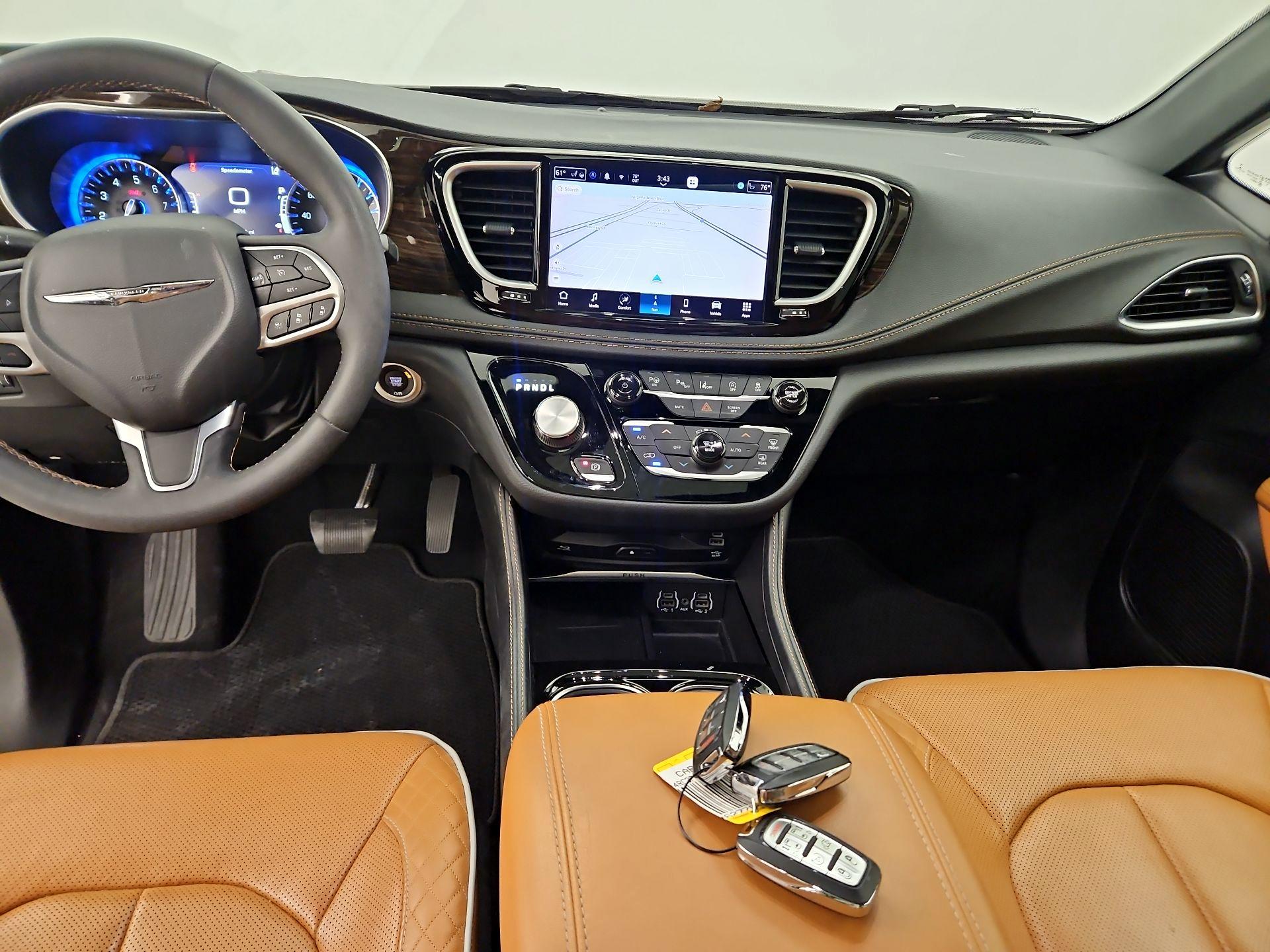 Thumbnail: 2022 Chrysler Pacifica - 9
