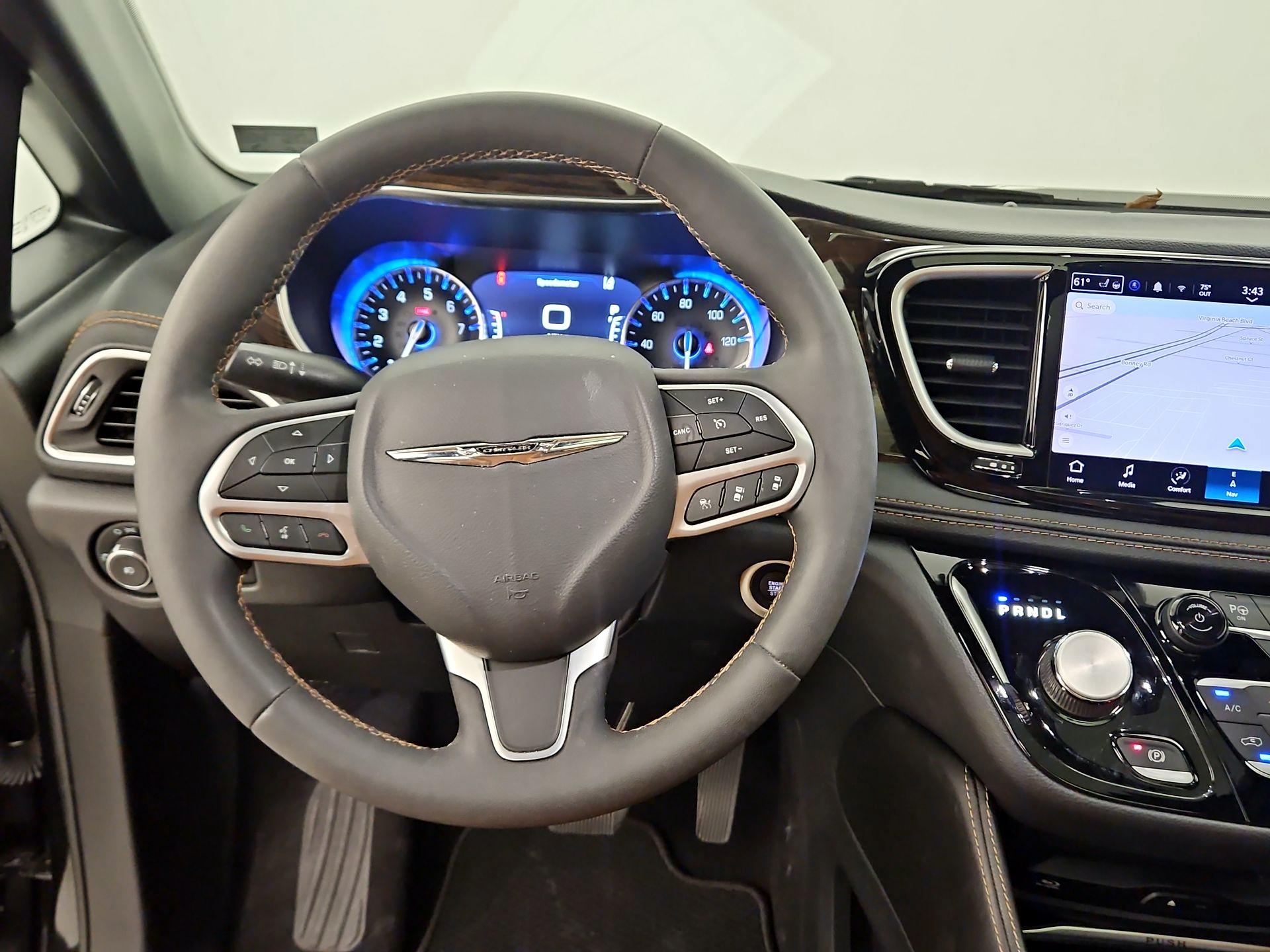 Thumbnail: 2022 Chrysler Pacifica - 10