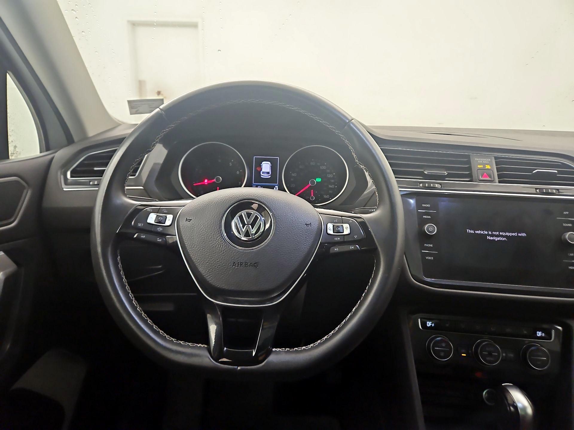 Thumbnail: 2021 Volkswagen Tiguan - 10