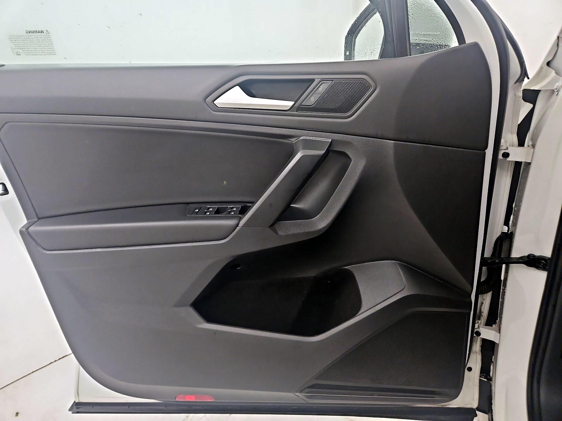 Thumbnail: 2021 Volkswagen Tiguan - 12