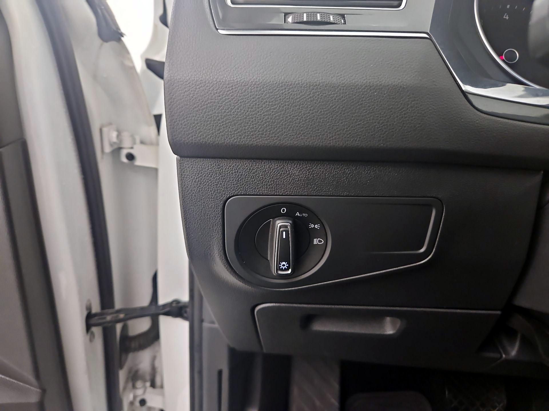 Thumbnail: 2021 Volkswagen Tiguan - 13