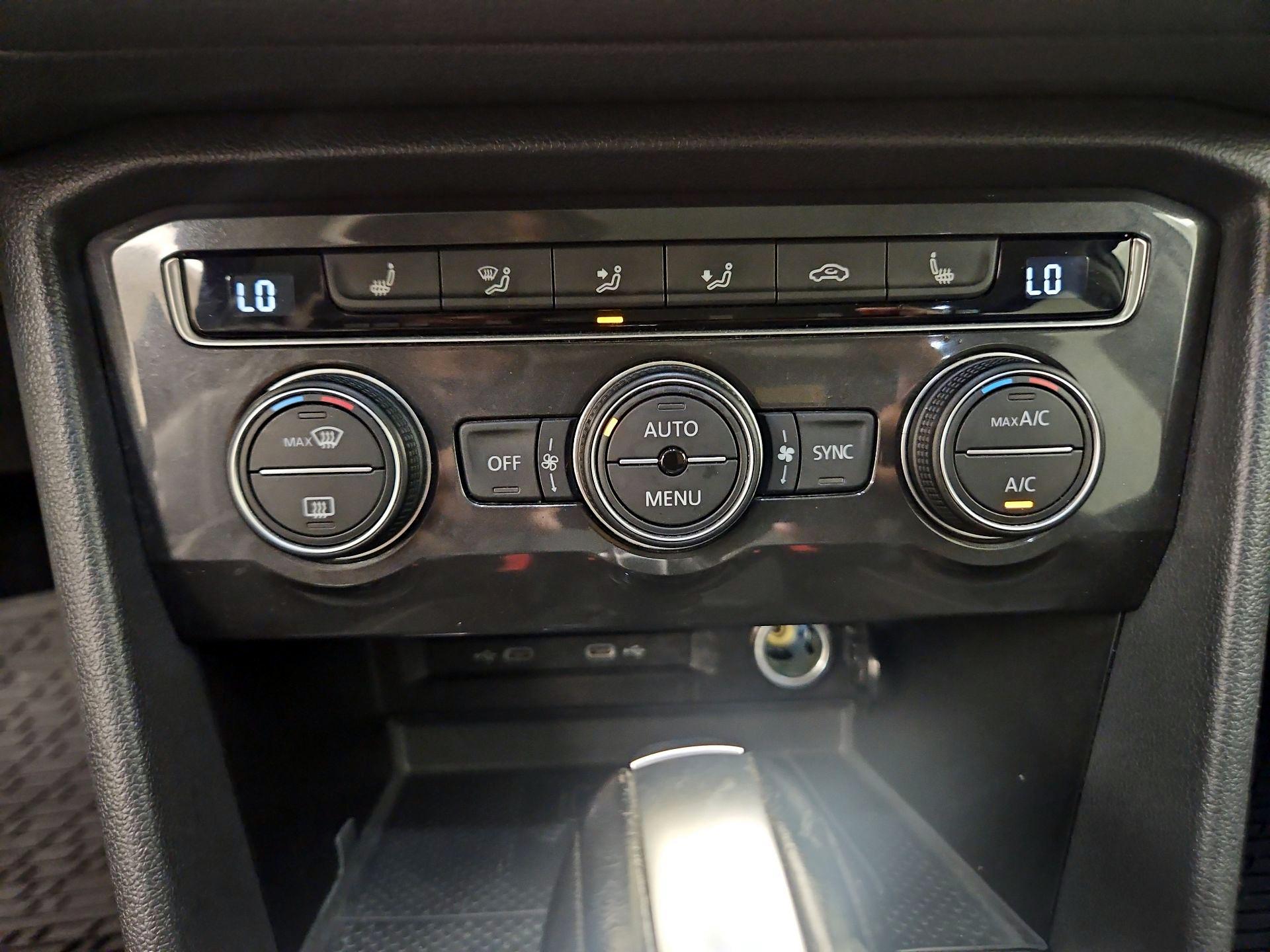 Thumbnail: 2021 Volkswagen Tiguan - 16