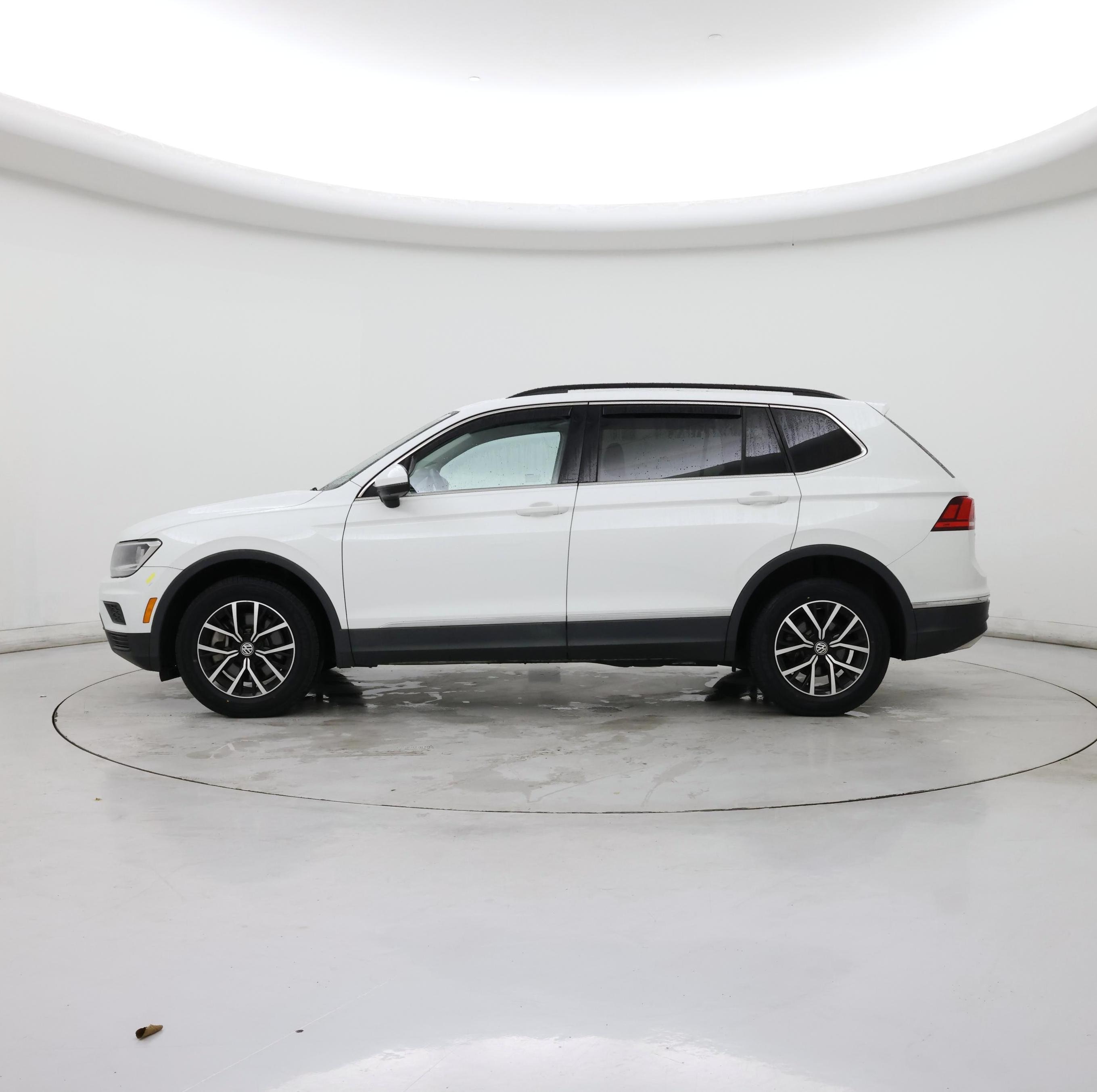 Thumbnail: 2021 Volkswagen Tiguan - 3