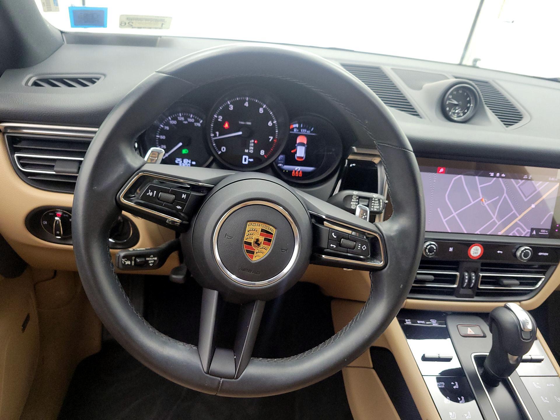 Thumbnail: 2024 Porsche Macan - 10