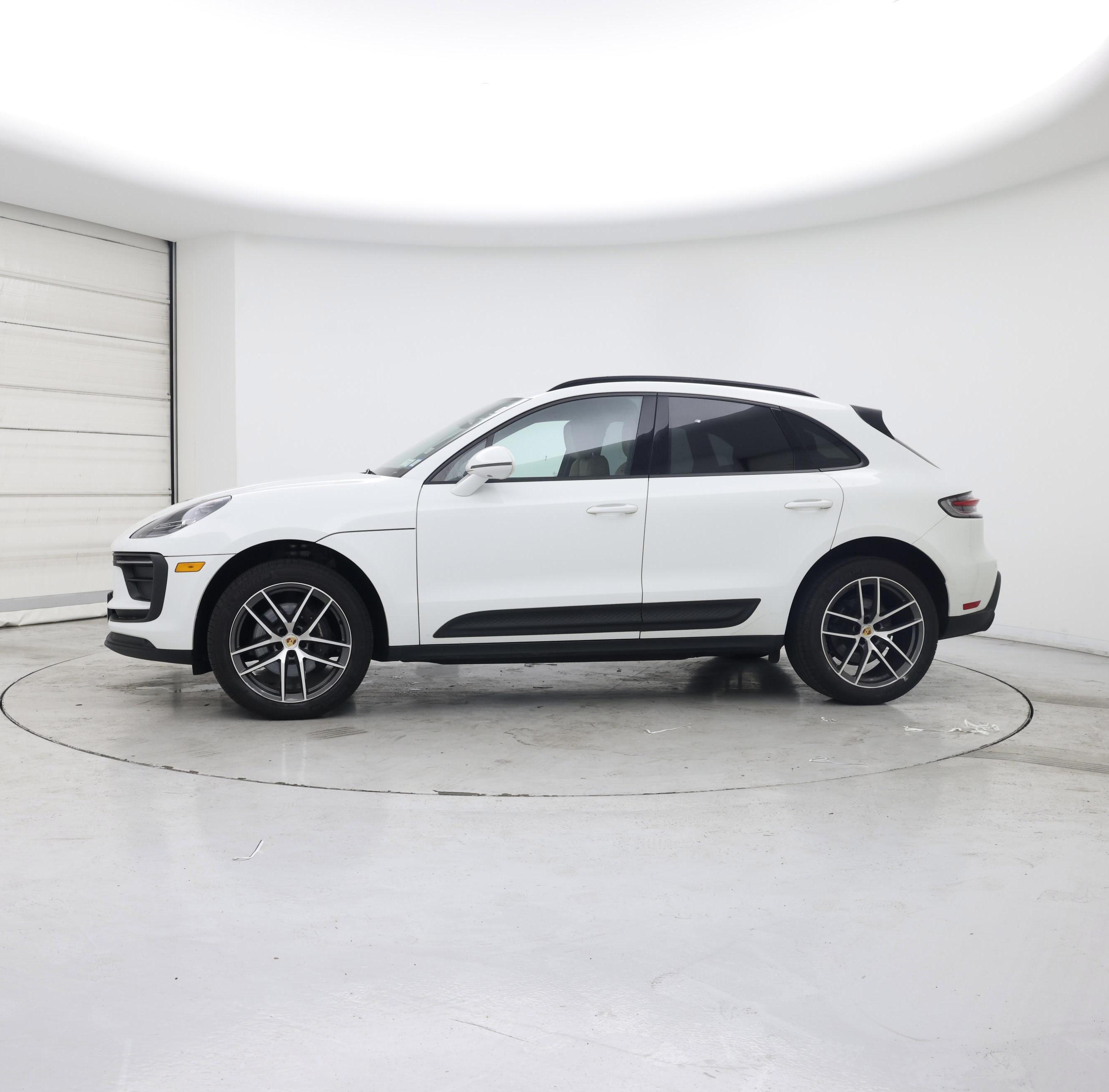 Thumbnail: 2024 Porsche Macan - 3