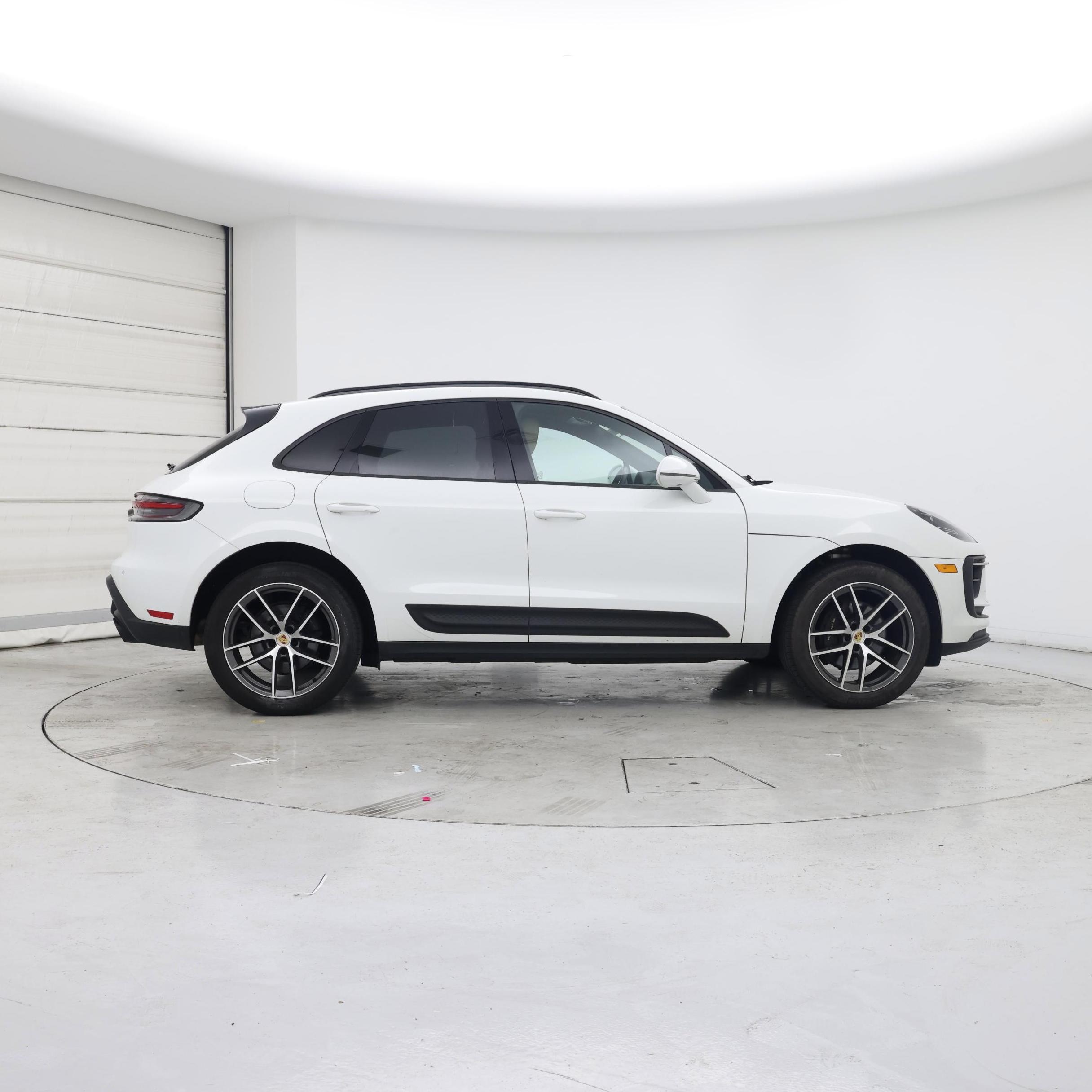 Thumbnail: 2024 Porsche Macan - 7