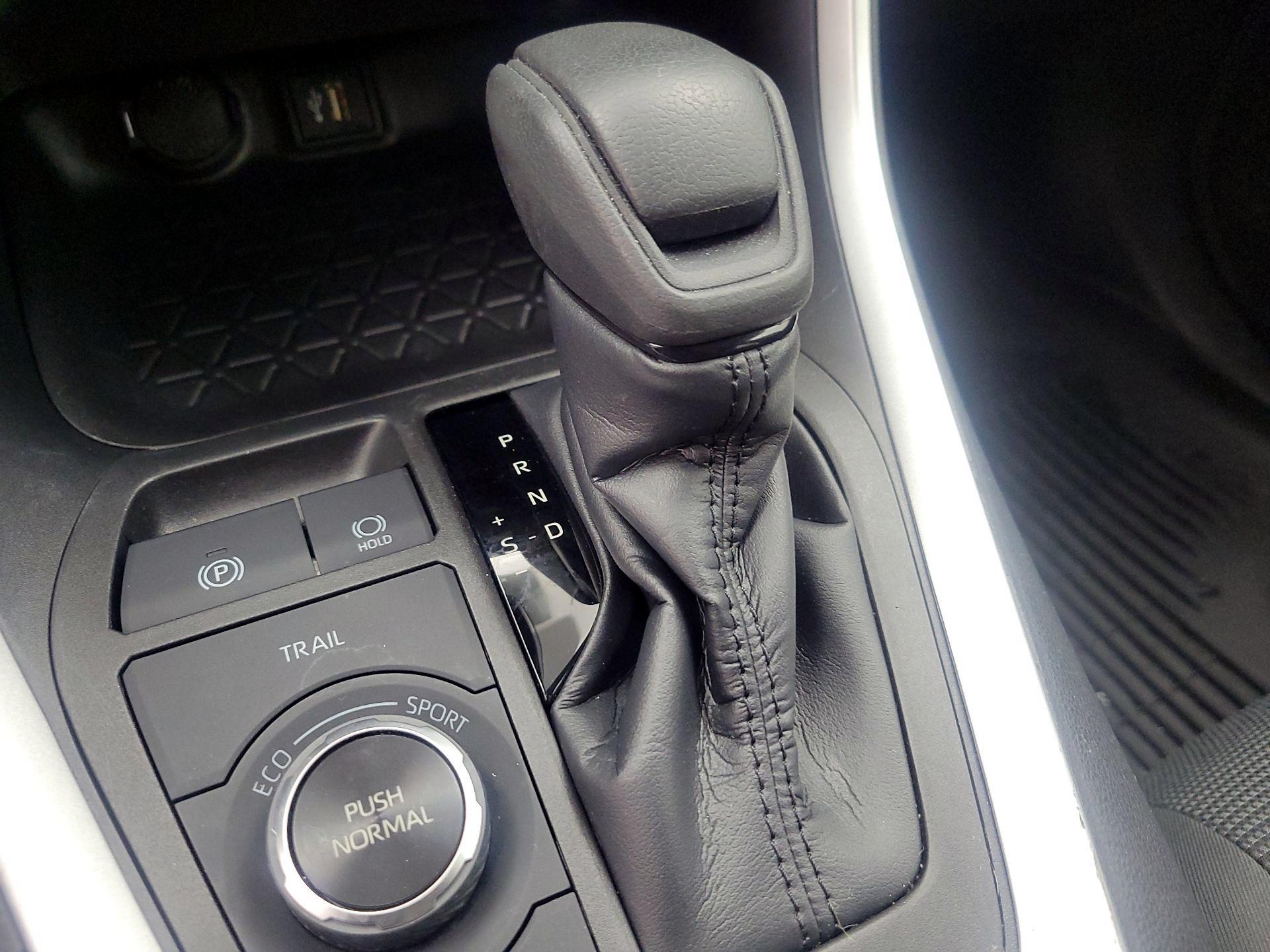 Thumbnail: 2023 Toyota RAV4 - 17