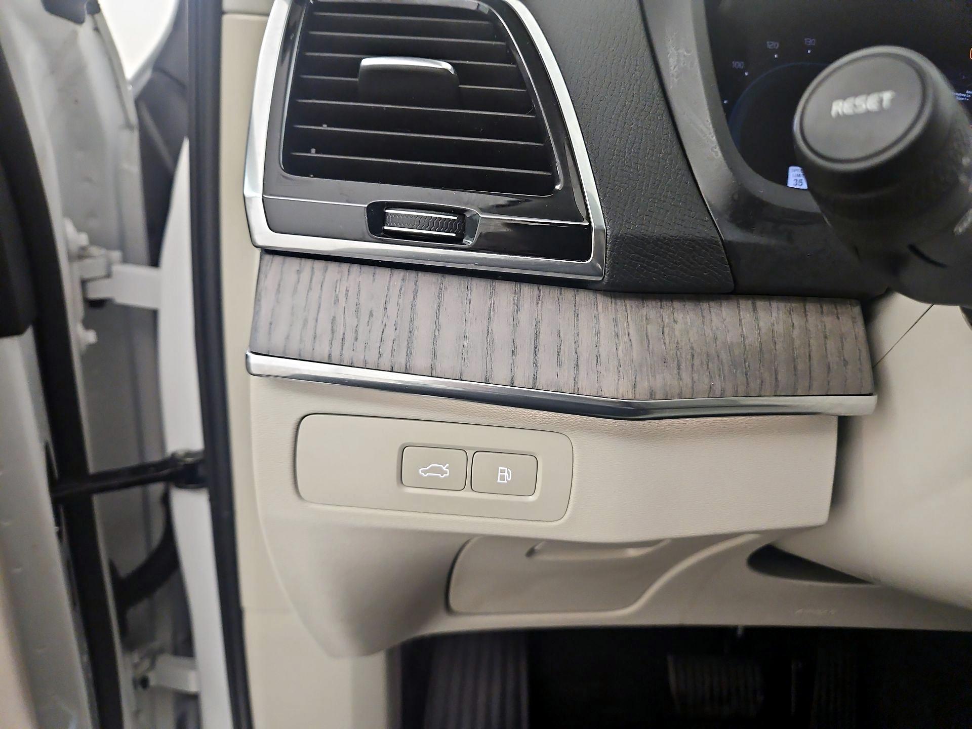 Thumbnail: 2023 Volvo XC90 - 13
